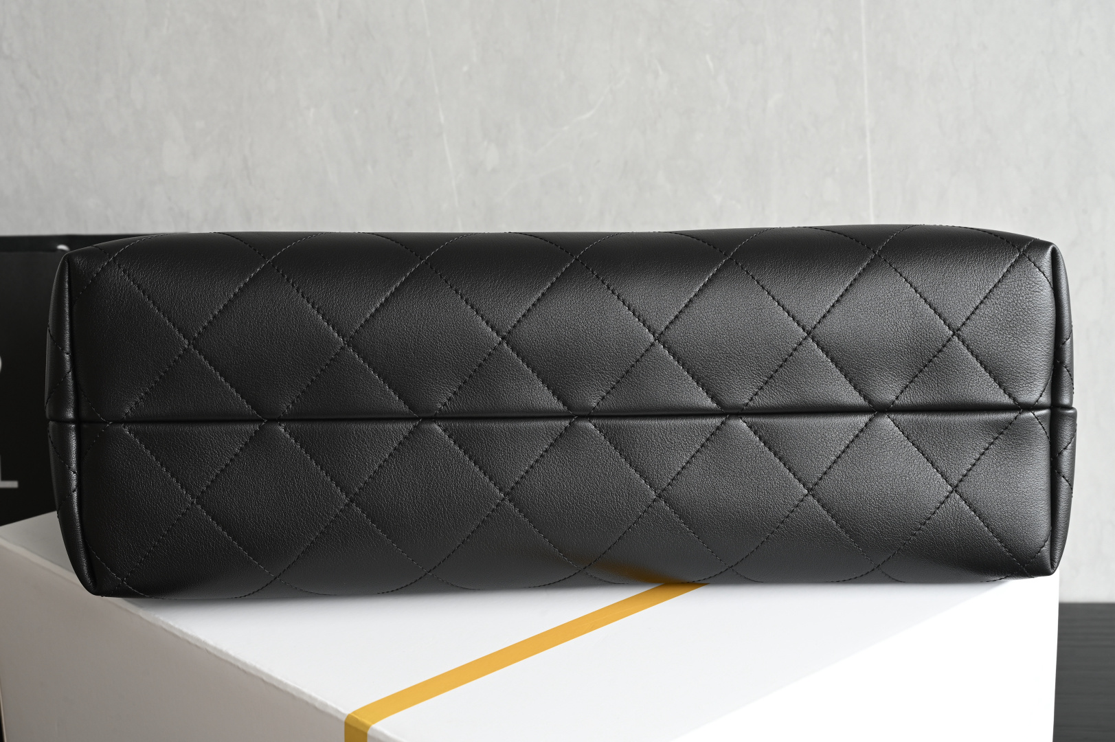 白金版▪️正品级 包装如图全新到货🆕𝗖𝗵𝗮𝗻𝗲𝟭 𝟮𝟱𝗔购物袋𝗁𝗈𝖻𝗈 黑色 大号专柜售价𝟧𝟫𝟧𝟢𝟢𝗋𝗆