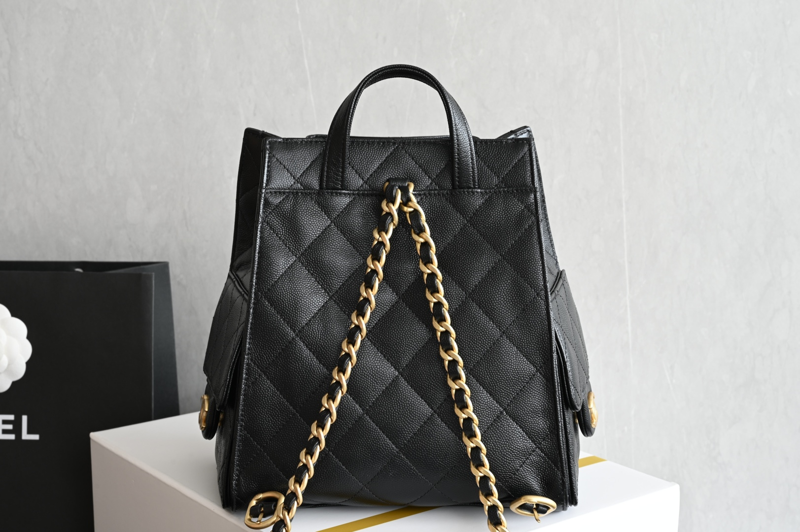 白金版▪️正品级 包装如图全新到货❕𝗖𝗵𝗮𝗻𝗲𝟭 𝟮𝟱𝗕秋冬𝟤𝟧中号双肩背包黑色♥专柜售价𝟧𝟢𝟫𝟢𝟢𝗋𝗆