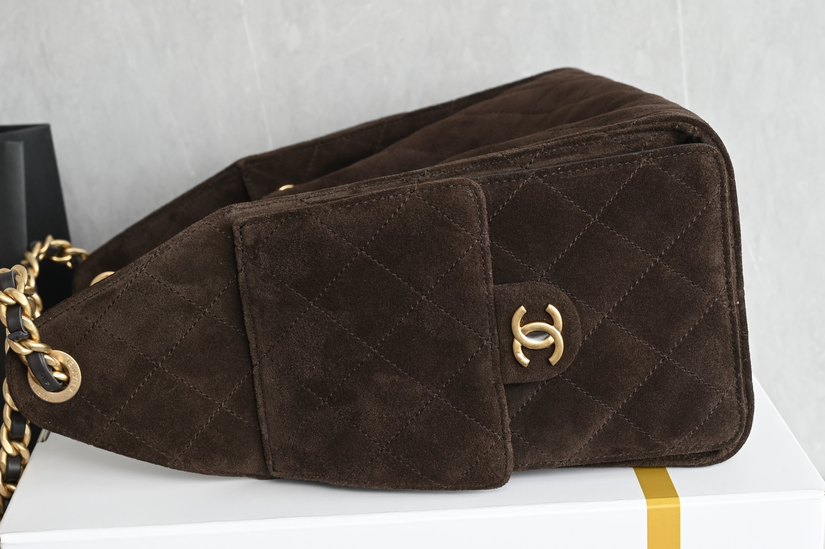 白金版▪️正品级 包装如图全新到货🆕𝗖𝗵𝗮𝗻𝗲𝟭 𝟮𝟱𝗕𝗮𝗴𝟐𝟓𝐤新色嬉皮𝗁𝗈𝖻𝗈小号 咖啡色专柜售价𝟦