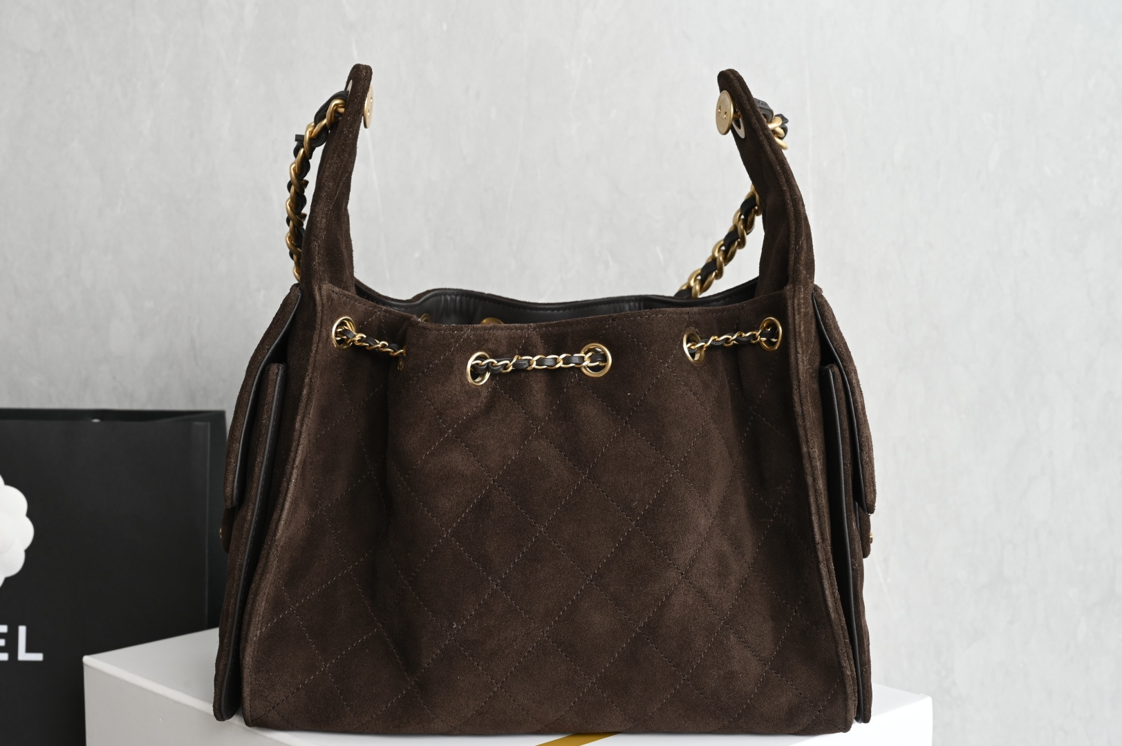 白金版▪️正品级 包装如图全新到货🆕𝗖𝗵𝗮𝗻𝗲𝟭 𝟮𝟱𝗕𝗮𝗴𝟐𝟓𝐤新色嬉皮𝗁𝗈𝖻𝗈小号 咖啡色专柜售价𝟦