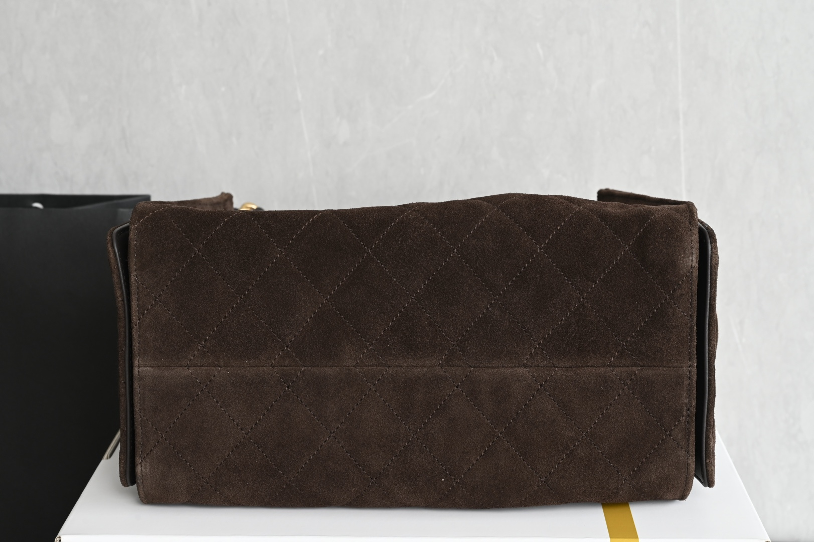 白金版▪️正品级 包装如图全新到货🆕𝗖𝗵𝗮𝗻𝗲𝟭 𝟮𝟱𝗕𝗮𝗴𝟐𝟓𝐤新色嬉皮𝗁𝗈𝖻𝗈小号 咖啡色专柜售价𝟦