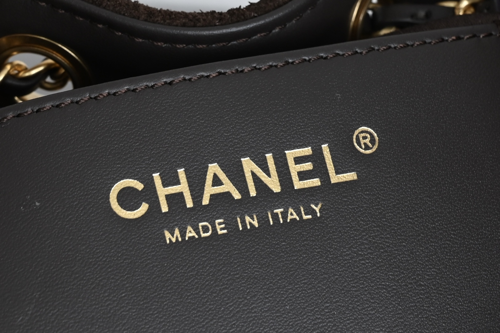 白金版▪️正品级 包装如图全新到货🆕𝗖𝗵𝗮𝗻𝗲𝟭 𝟮𝟱𝗕𝗮𝗴𝟐𝟓𝐤新色嬉皮𝗁𝗈𝖻𝗈小号 咖啡色专柜售价𝟦