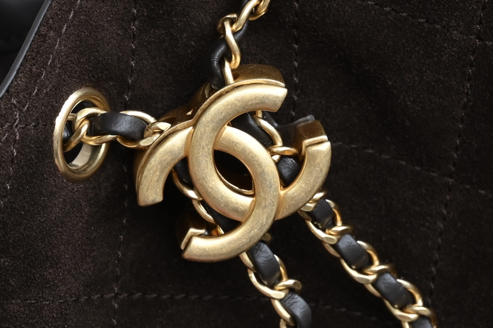 白金版▪️正品级 包装如图全新到货🆕𝗖𝗵𝗮𝗻𝗲𝟭 𝟮𝟱𝗕𝗮𝗴𝟐𝟓𝐤新色嬉皮𝗁𝗈𝖻𝗈小号 咖啡色专柜售价𝟦