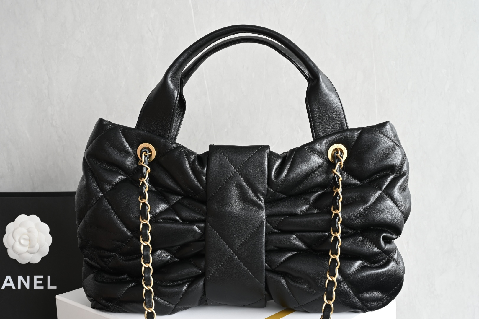 🌼白金版▪️正品级 包装如图全新到货🆕𝗖𝗛𝗔𝗡𝗘𝗟 𝟮𝟱𝙠蝴蝶结包🎀 黑色中号专柜售价𝟧𝟨𝟪𝟢𝟢𝗋𝗆𝖻购