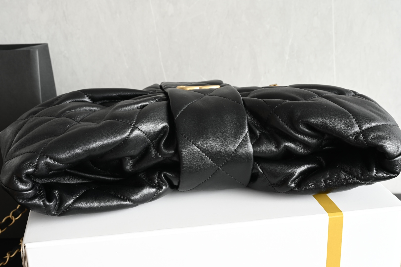 🌼白金版▪️正品级 包装如图全新到货🆕𝗖𝗛𝗔𝗡𝗘𝗟 𝟮𝟱𝙠蝴蝶结包🎀 黑色中号专柜售价𝟧𝟨𝟪𝟢𝟢𝗋𝗆𝖻购