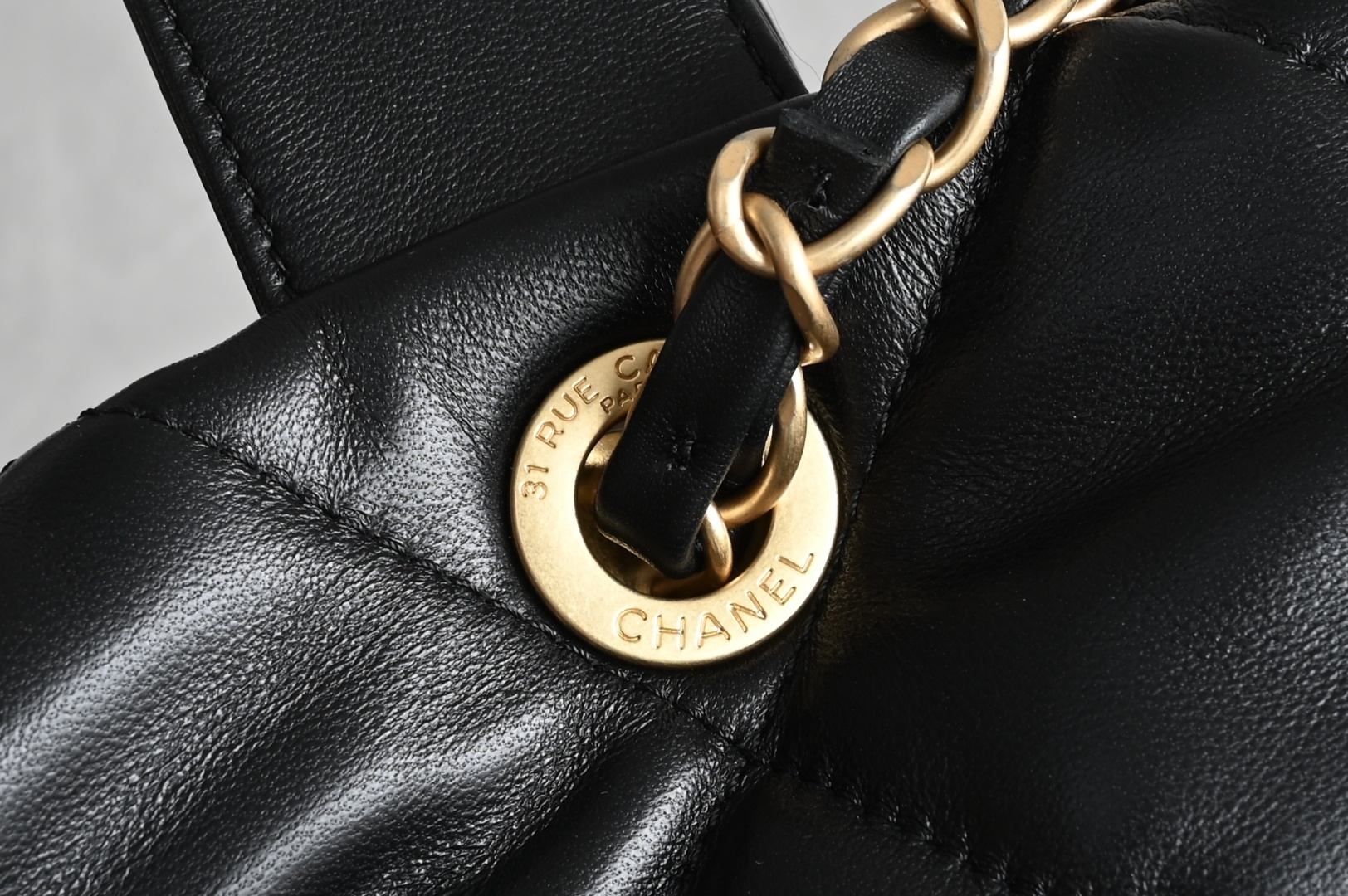 🌼白金版▪️正品级 包装如图全新到货🆕𝗖𝗛𝗔𝗡𝗘𝗟 𝟮𝟱𝙠蝴蝶结包🎀 黑色中号专柜售价𝟧𝟨𝟪𝟢𝟢𝗋𝗆𝖻购