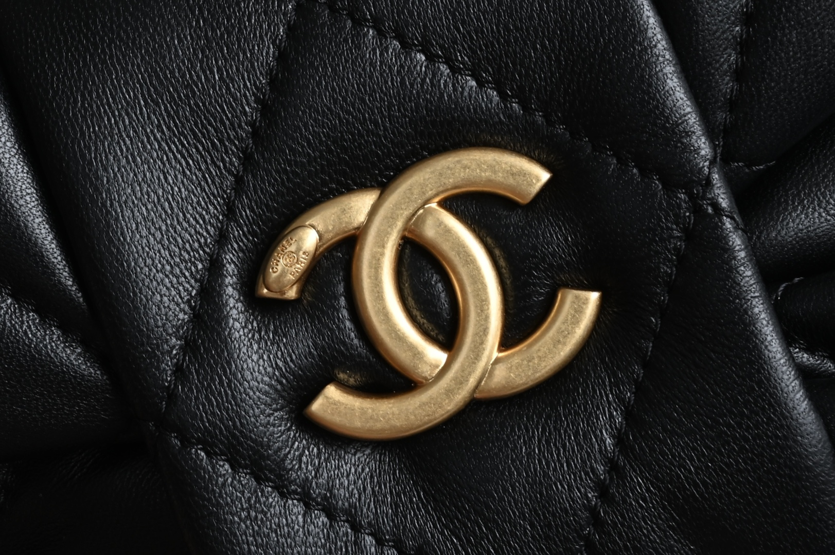 🌼白金版▪️正品级 包装如图全新到货🆕𝗖𝗛𝗔𝗡𝗘𝗟 𝟮𝟱𝙠蝴蝶结包🎀 黑色小号专柜售价𝟦𝟥𝟤𝟢𝟢𝗋𝗆𝖻购