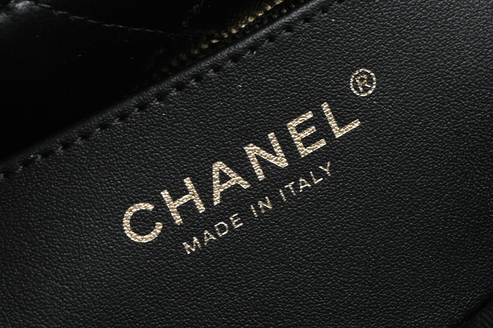 🌼白金版▪️正品级 包装如图全新到货🆕𝗖𝗛𝗔𝗡𝗘𝗟 𝟮𝟱𝙠蝴蝶结包🎀 黑色小号专柜售价𝟦𝟥𝟤𝟢𝟢𝗋𝗆𝖻购