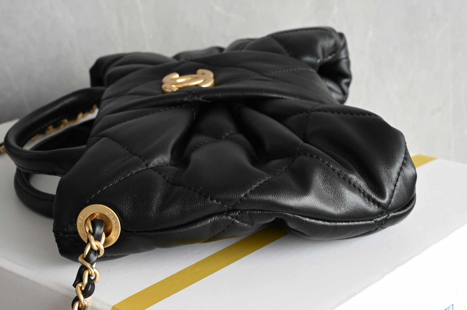 🌼白金版▪️正品级 包装如图全新到货🆕𝗖𝗛𝗔𝗡𝗘𝗟 𝟮𝟱𝙠蝴蝶结包🎀 黑色小号专柜售价𝟦𝟥𝟤𝟢𝟢𝗋𝗆𝖻购