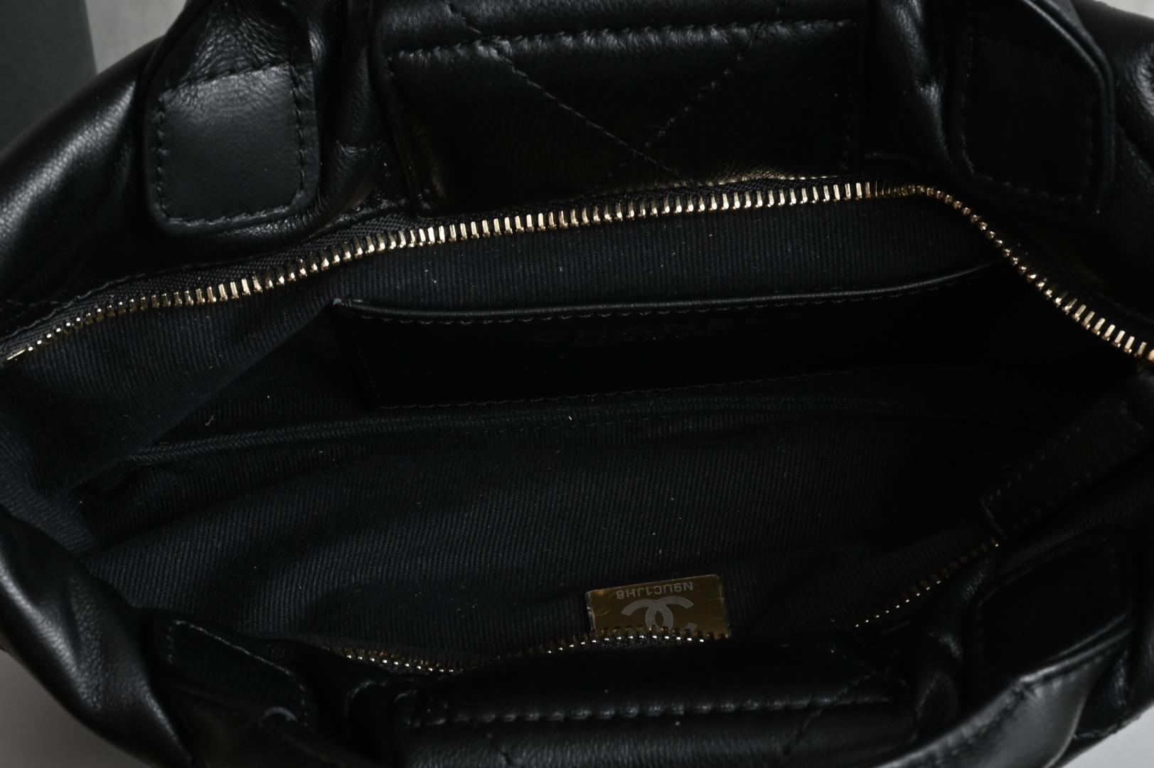 🌼白金版▪️正品级 包装如图全新到货🆕𝗖𝗛𝗔𝗡𝗘𝗟 𝟮𝟱𝙠蝴蝶结包🎀 黑色小号专柜售价𝟦𝟥𝟤𝟢𝟢𝗋𝗆𝖻购