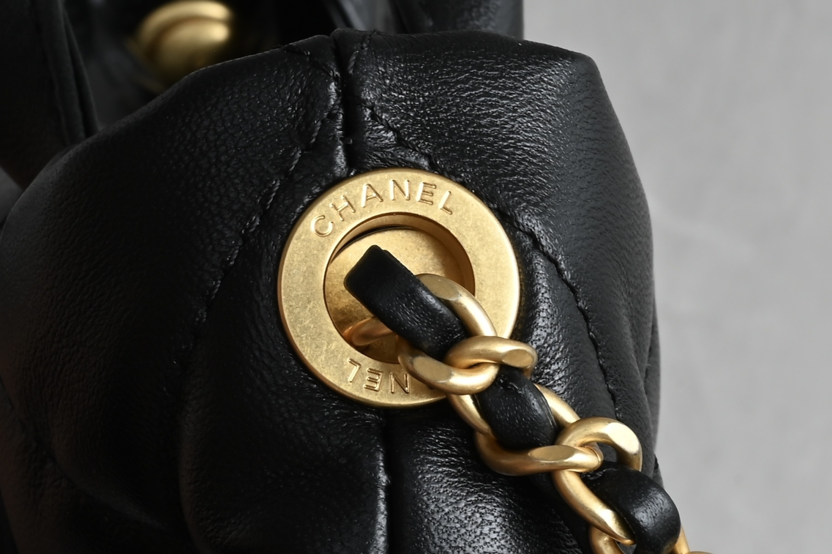 🌼白金版▪️正品级 包装如图全新到货🆕𝗖𝗛𝗔𝗡𝗘𝗟 𝟮𝟱𝙠蝴蝶结包🎀 黑色小号专柜售价𝟦𝟥𝟤𝟢𝟢𝗋𝗆𝖻购