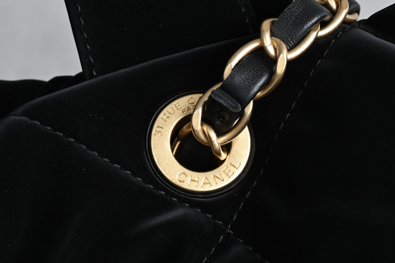 🌼白金版▪️正品级 包装如图全新到货🆕𝗖𝗛𝗔𝗡𝗘𝗟 𝟮𝟱𝙠丝绒蝴蝶结包🎀 黑色中号专柜售价𝟦𝟦𝟢𝟢𝟢𝗋𝗆