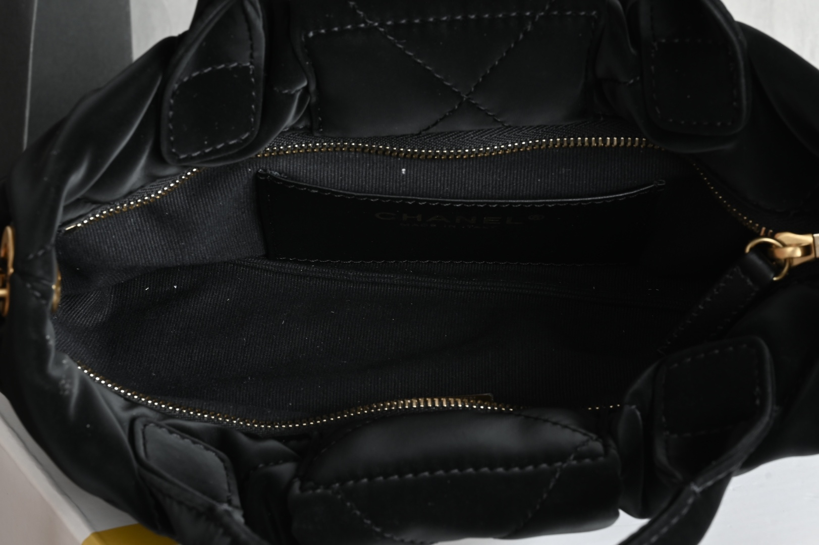 白金版▪️正品级 包装如图全新到货🆕𝗖𝗛𝗔𝗡𝗘𝗟 𝟮𝟱𝙠丝绒蝴蝶结包🎀 黑色小号专柜售价𝟥𝟫𝟩𝟢𝟢𝗋𝗆𝖻