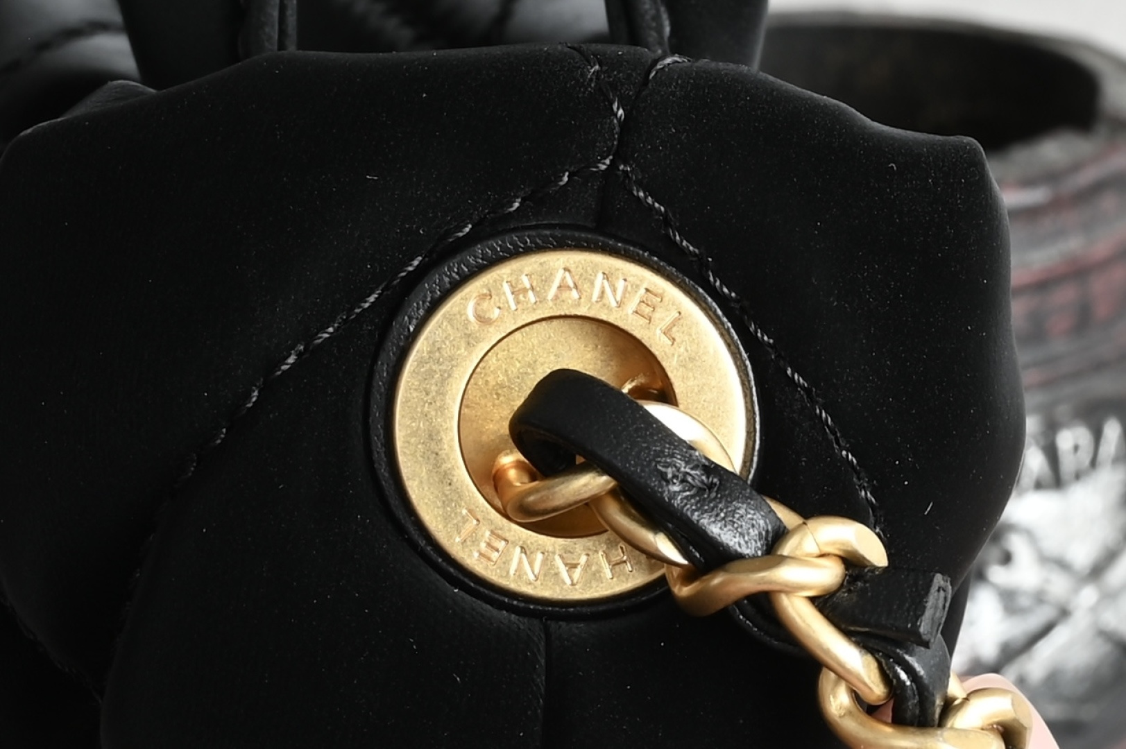 白金版▪️正品级 包装如图全新到货🆕𝗖𝗛𝗔𝗡𝗘𝗟 𝟮𝟱𝙠丝绒蝴蝶结包🎀 黑色小号专柜售价𝟥𝟫𝟩𝟢𝟢𝗋𝗆𝖻