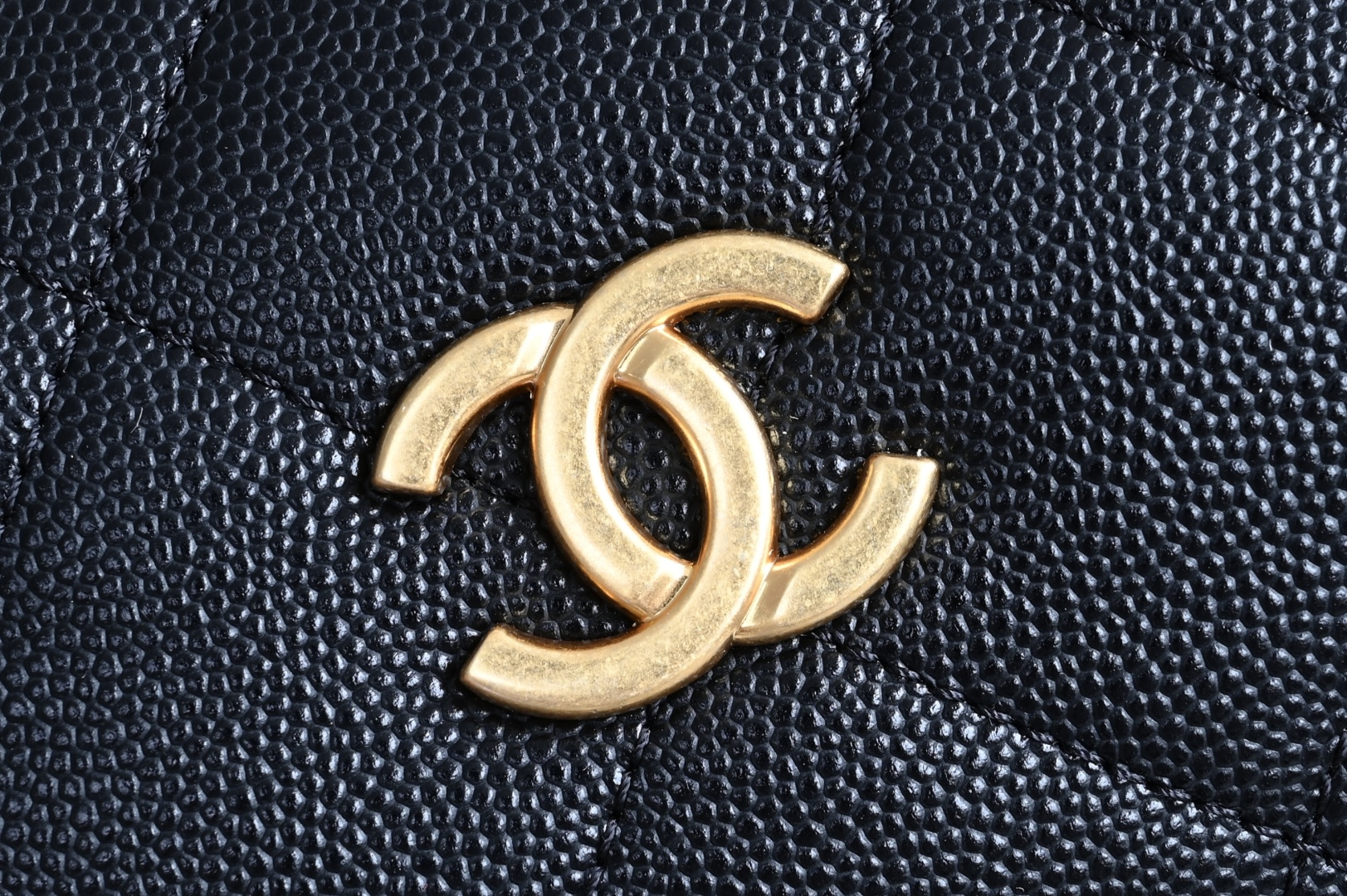 白金版▪️正品级 包装如图全新到货❕𝗖𝗵𝗮𝗻𝗲𝟭 𝟮𝟱𝙠保龄球系列 黑色小号专柜售价𝟦𝟫𝟪𝟢𝟢𝗋𝗆𝖻购入