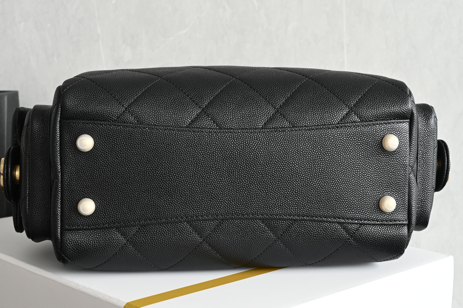 白金版▪️正品级 包装如图全新到货❕𝗖𝗵𝗮𝗻𝗲𝟭 𝟮𝟱𝙠保龄球系列 黑色小号专柜售价𝟦𝟫𝟪𝟢𝟢𝗋𝗆𝖻购入