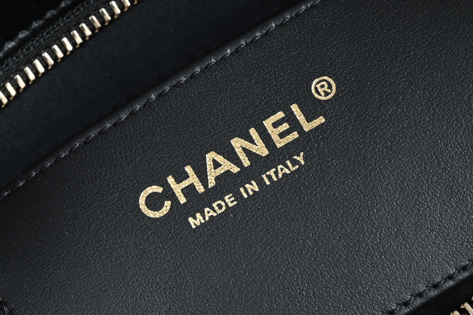 白金版▪️正品级 包装如图全新到货🆕𝗖𝗛𝗔𝗡𝗘𝗟 𝟮𝟱𝙠 𝗵𝗼𝗯𝗼双口袋购物袋 黑色专柜售价𝟧𝟪𝟧𝟢𝟢𝗋