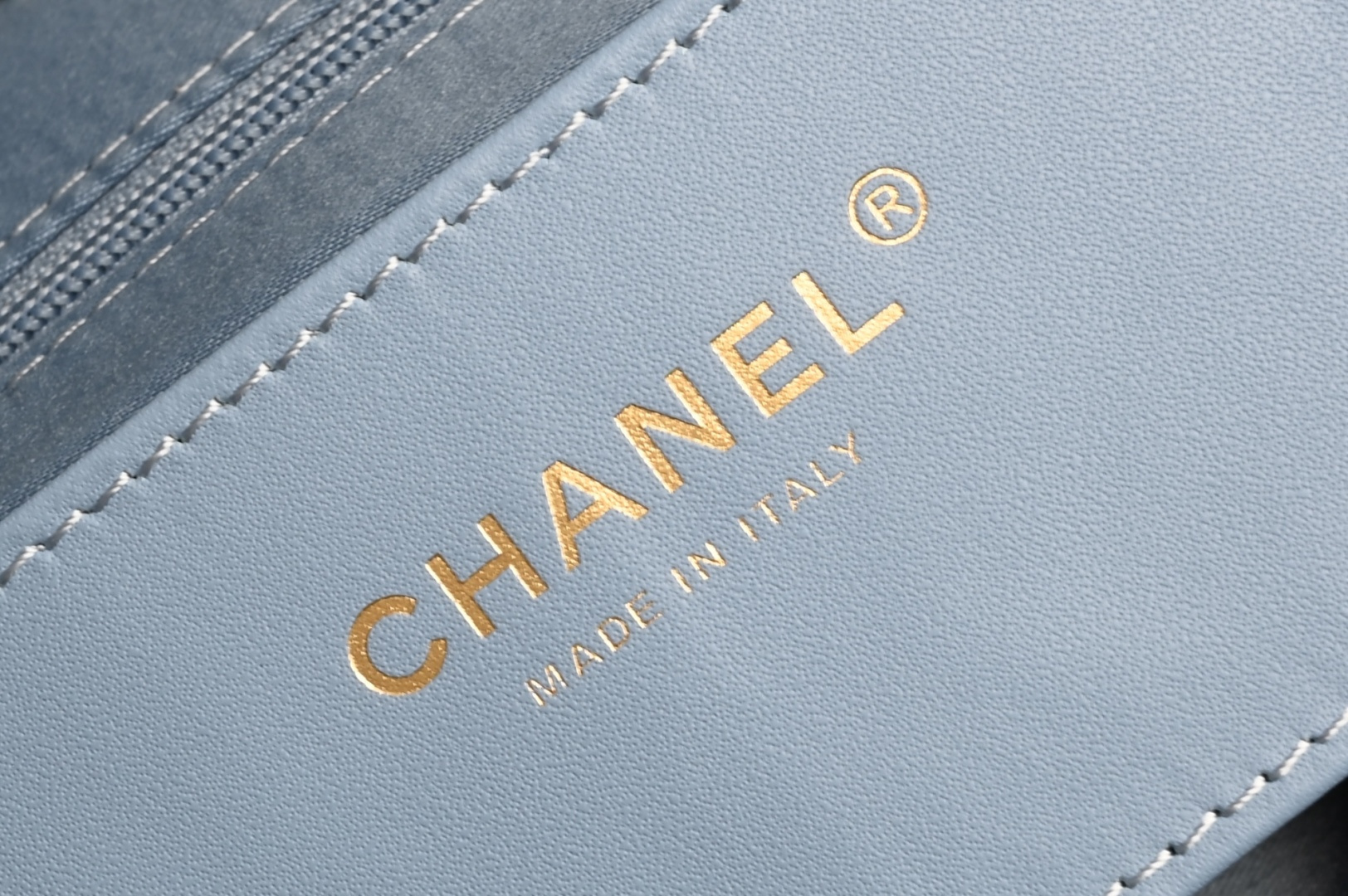 白金版▪️正品级 包装如图全新到货🆕𝗖𝗛𝗔𝗡𝗘𝗟 𝟮𝟱𝙠 𝗵𝗼𝗯𝗼双口袋购物袋 蓝色牛仔专柜售价𝟧𝟪𝟧𝟢