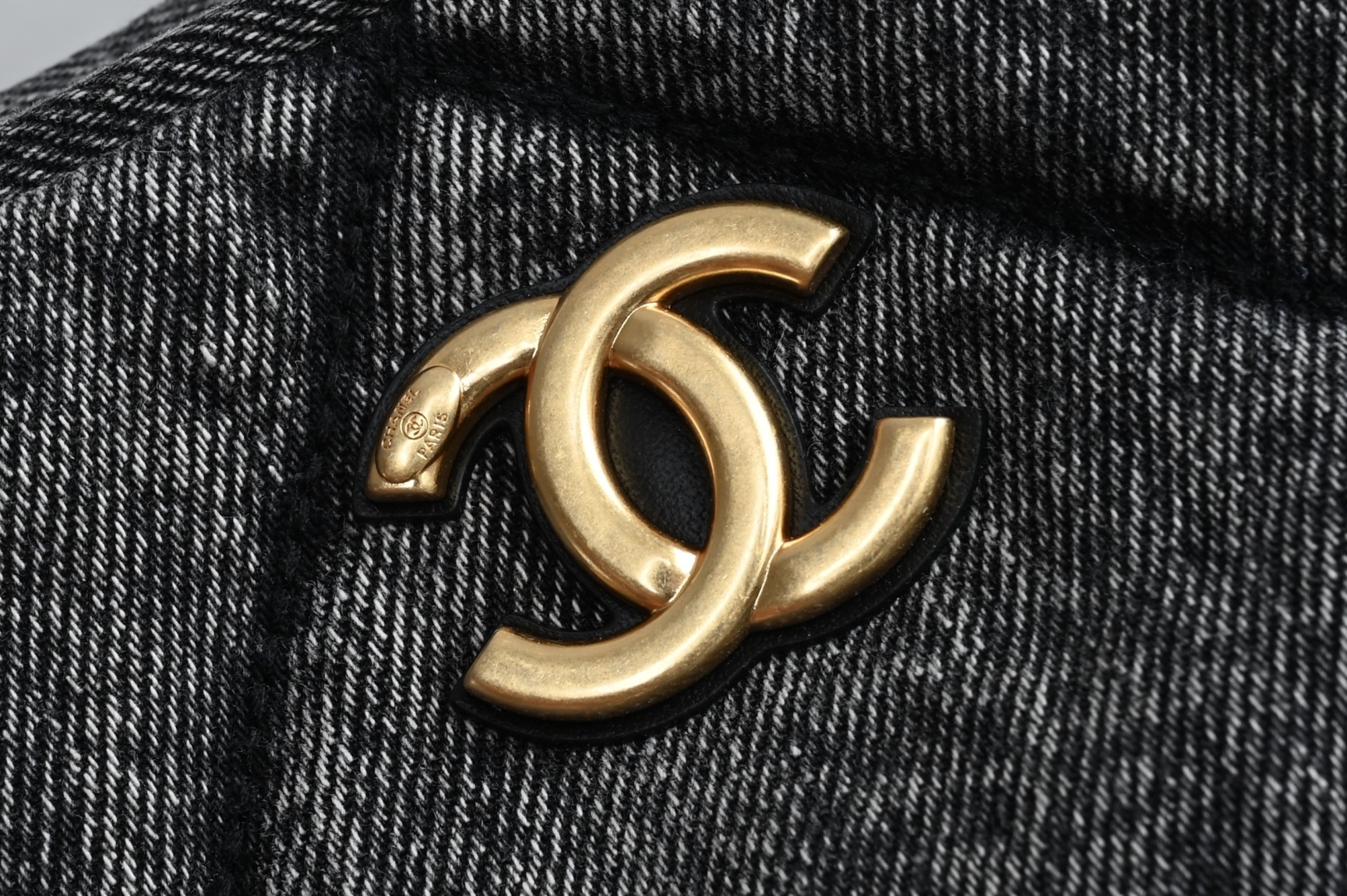 白金版▪️正品级 包装如图全新到货🆕𝗖𝗛𝗔𝗡𝗘𝗟 𝟮𝟱𝙠 𝗵𝗼𝗯𝗼双口袋购物袋 黑色牛仔专柜售价𝟧𝟪𝟧𝟢