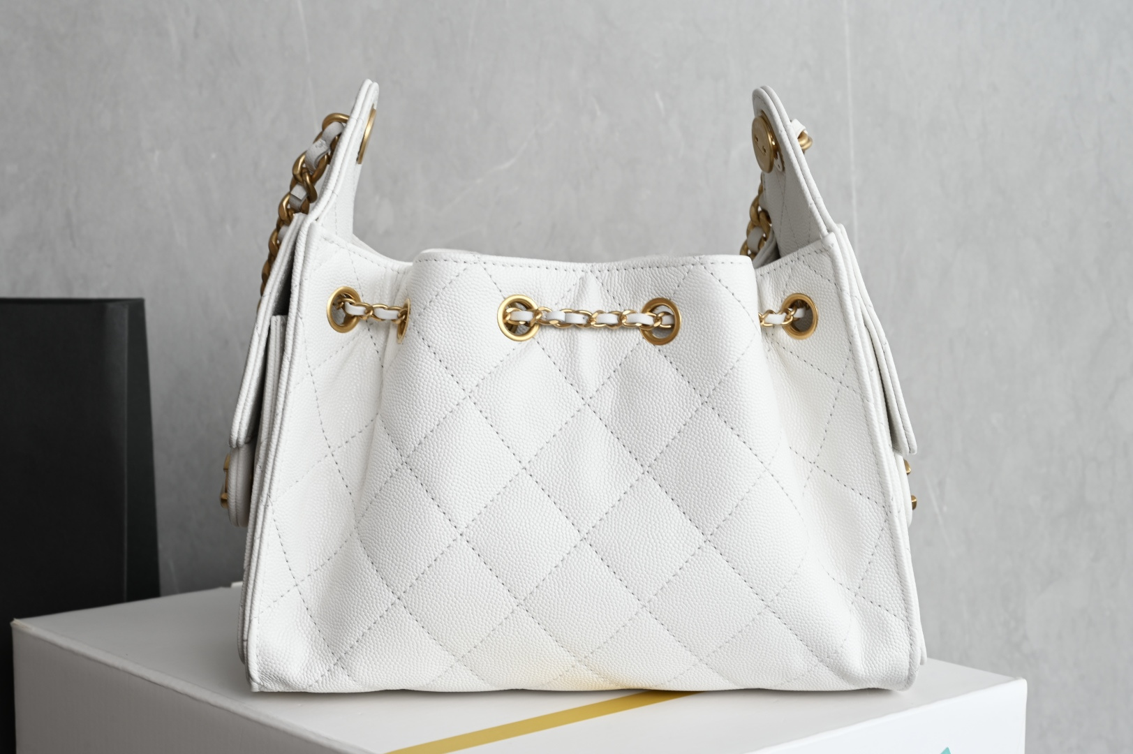 白金版▪️正品级 包装如图全新到货🆕𝗖𝗵𝗮𝗻𝗲𝟭 𝟮𝟱𝗕𝗮𝗴 𝗺𝗶𝗻𝗶𝟮𝟲𝗰 嬉皮𝗁𝗈𝖻𝗈 𝗆𝗂𝗇𝗂白色