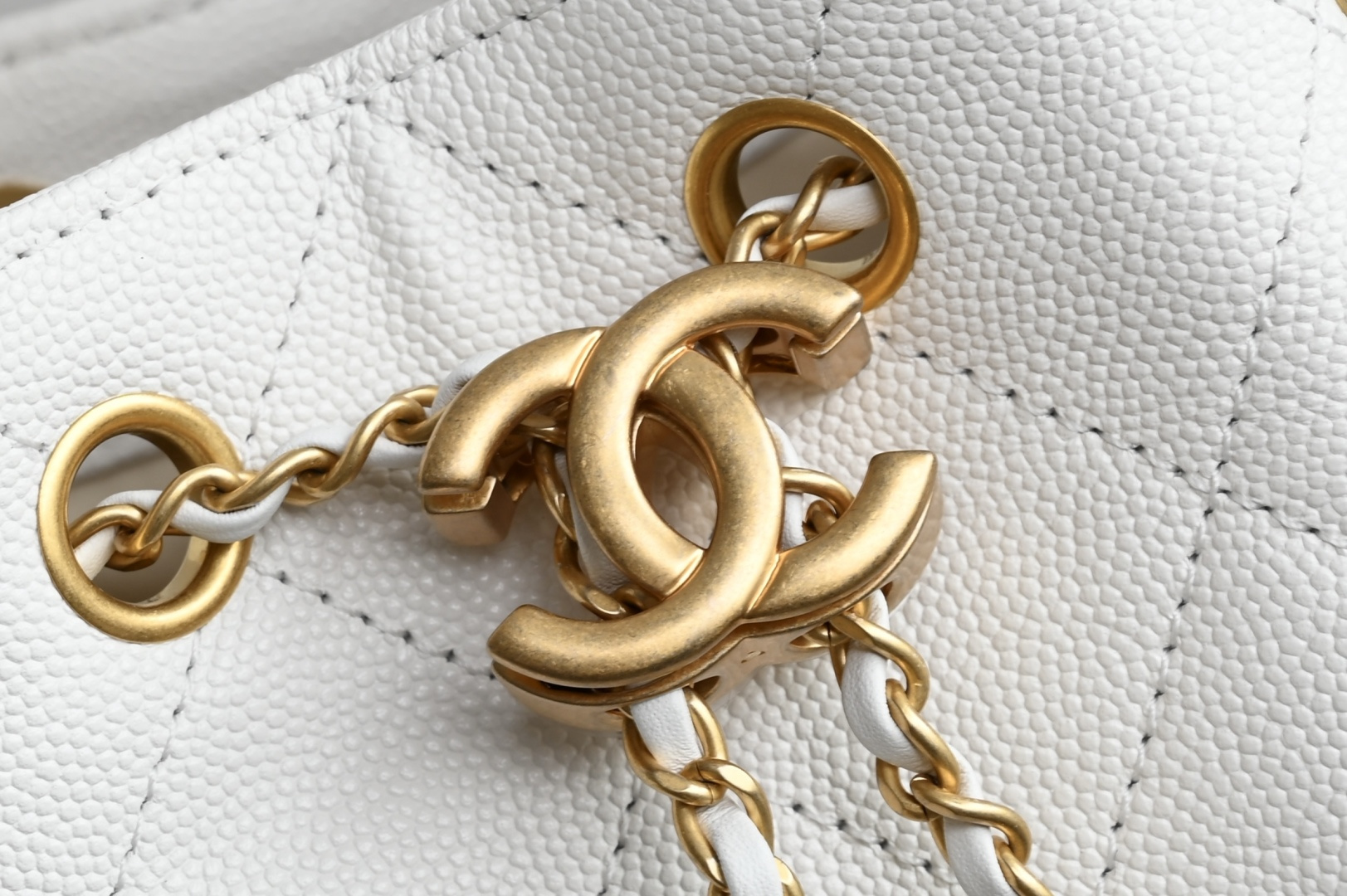 白金版▪️正品级 包装如图全新到货🆕𝗖𝗵𝗮𝗻𝗲𝟭 𝟮𝟱𝗕𝗮𝗴 𝗺𝗶𝗻𝗶𝟮𝟲𝗰 嬉皮𝗁𝗈𝖻𝗈 𝗆𝗂𝗇𝗂白色