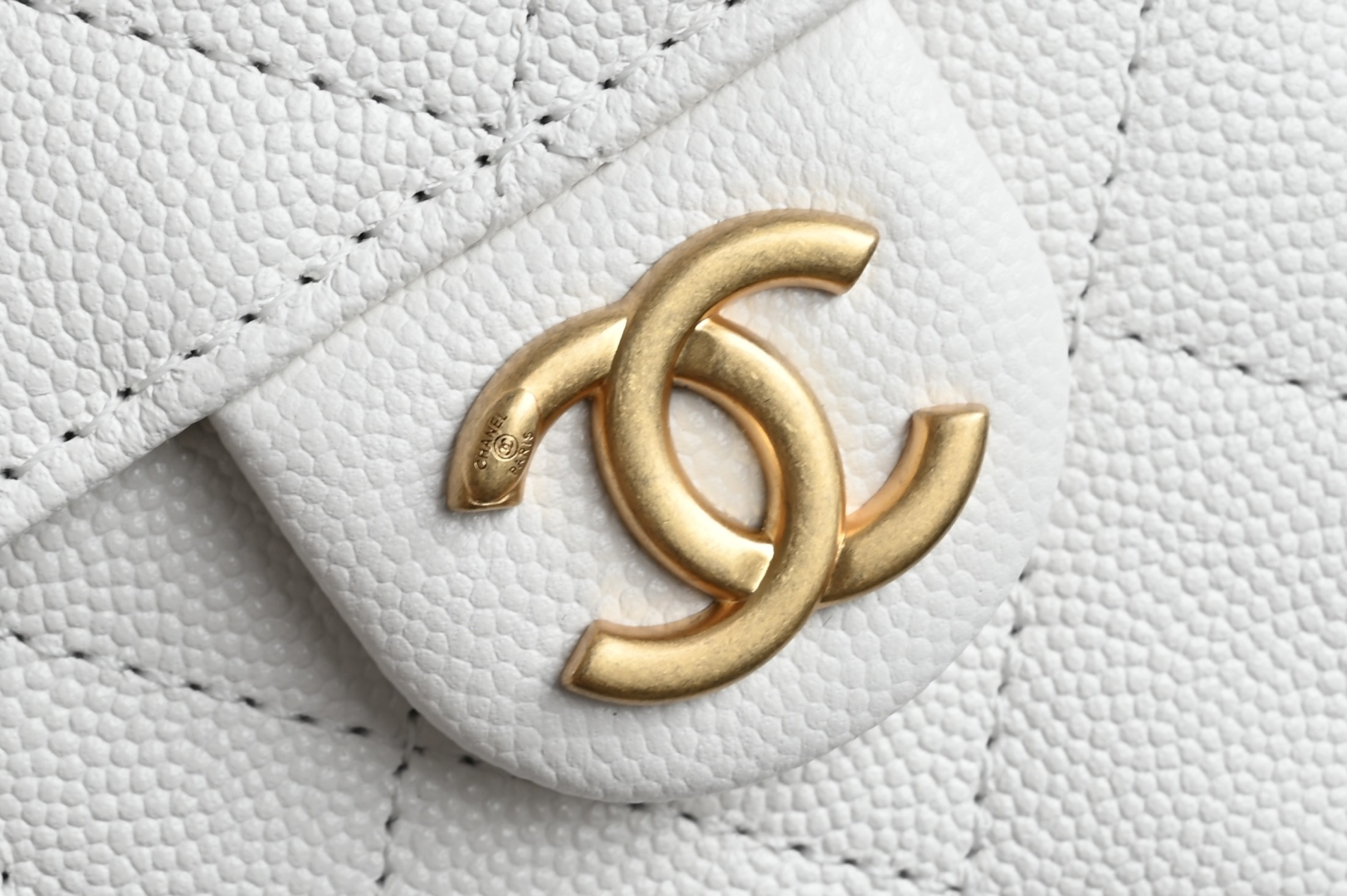 白金版▪️正品级 包装如图全新到货🆕𝗖𝗵𝗮𝗻𝗲𝟭 𝟮𝟱𝗕𝗮𝗴 𝗺𝗶𝗻𝗶𝟮𝟲𝗰 嬉皮𝗁𝗈𝖻𝗈 𝗆𝗂𝗇𝗂白色