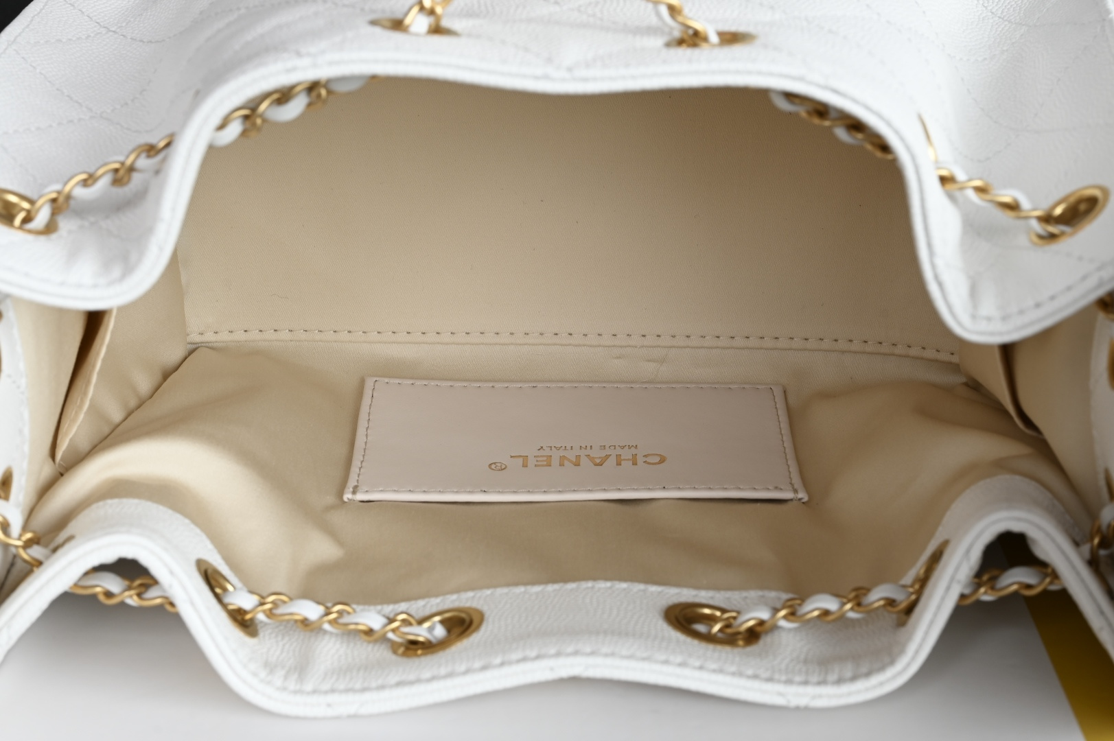 白金版▪️正品级 包装如图全新到货🆕𝗖𝗵𝗮𝗻𝗲𝟭 𝟮𝟱𝗕𝗮𝗴 𝗺𝗶𝗻𝗶𝟮𝟲𝗰 嬉皮𝗁𝗈𝖻𝗈 𝗆𝗂𝗇𝗂白色