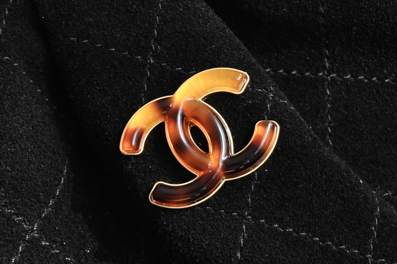 白金版▪️正品级 包装如图全新到货🆕𝗖𝗵𝗮𝗻𝗲𝟭 𝟐𝟔𝐂 𝟮𝟲𝗰 玳瑁元宝麂皮包 小号黑色专柜售价𝟦𝟣𝟫