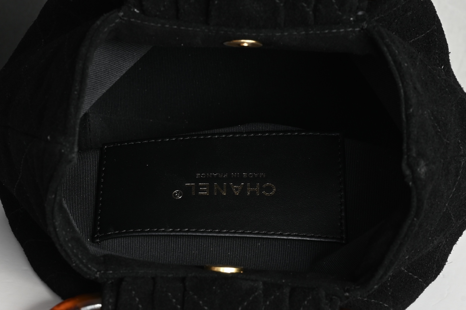 白金版▪️正品级 包装如图全新到货🆕𝗖𝗵𝗮𝗻𝗲𝟭 𝟐𝟔𝐂 𝟮𝟲𝗰 玳瑁元宝麂皮包 小号黑色专柜售价𝟦𝟣𝟫