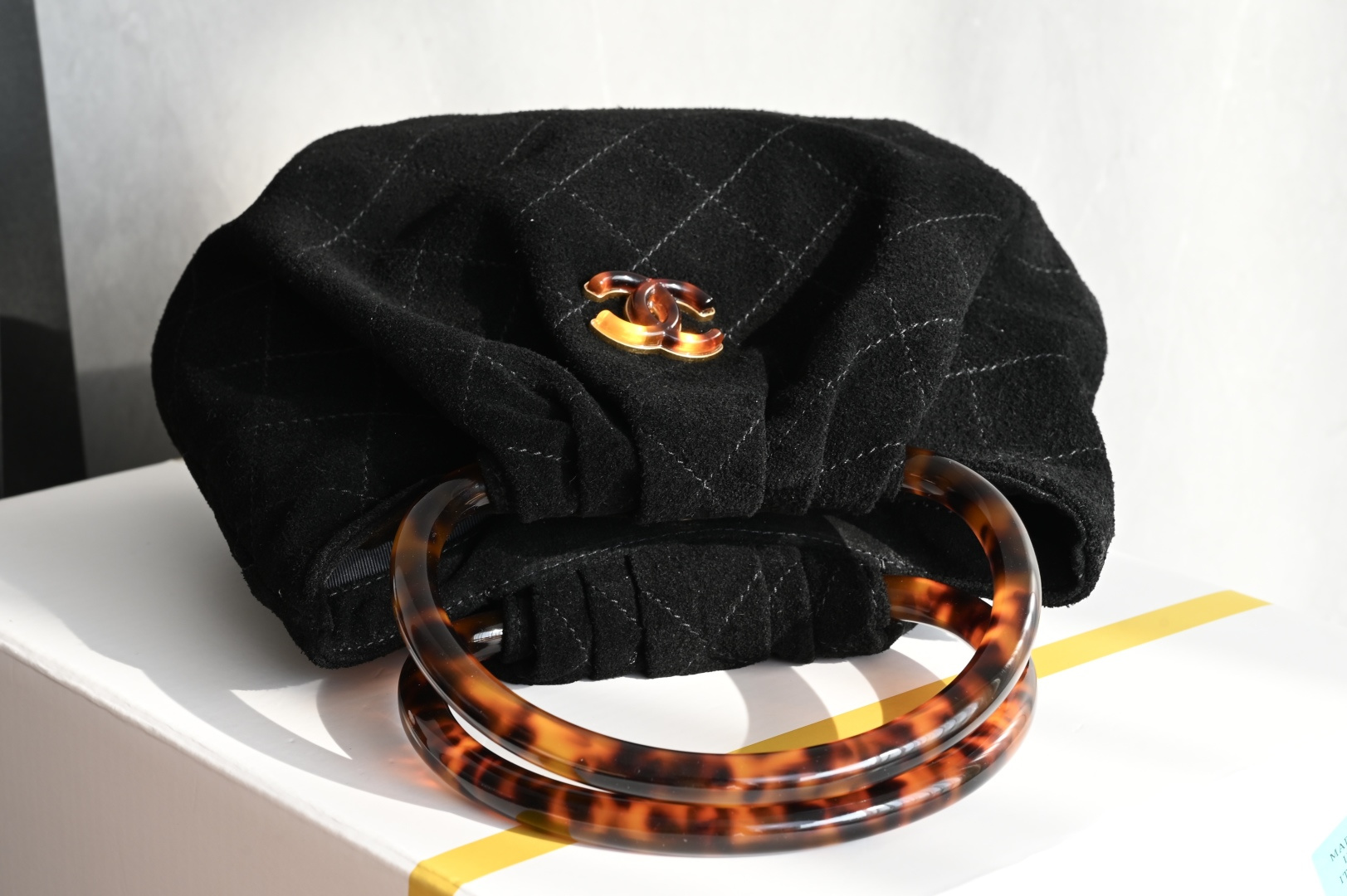 白金版▪️正品级 包装如图全新到货🆕𝗖𝗵𝗮𝗻𝗲𝟭 𝟐𝟔𝐂 𝟮𝟲𝗰 玳瑁元宝麂皮包 小号黑色专柜售价𝟦𝟣𝟫