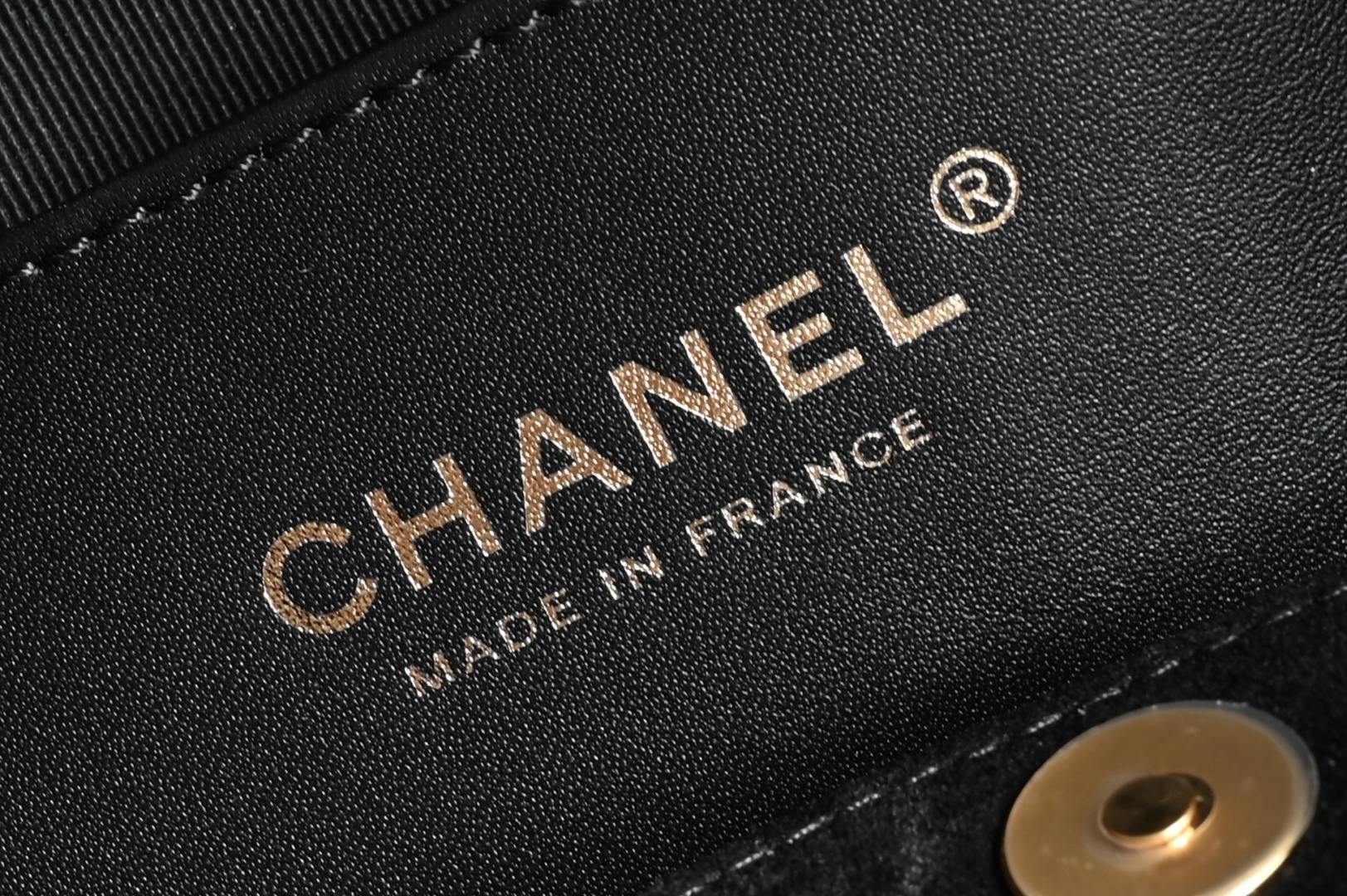 白金版▪️正品级 包装如图全新到货🆕𝗖𝗵𝗮𝗻𝗲𝟭 𝟐𝟔𝐂 𝟮𝟲𝗰 玳瑁元宝麂皮包 小号黑色专柜售价𝟦𝟣𝟫