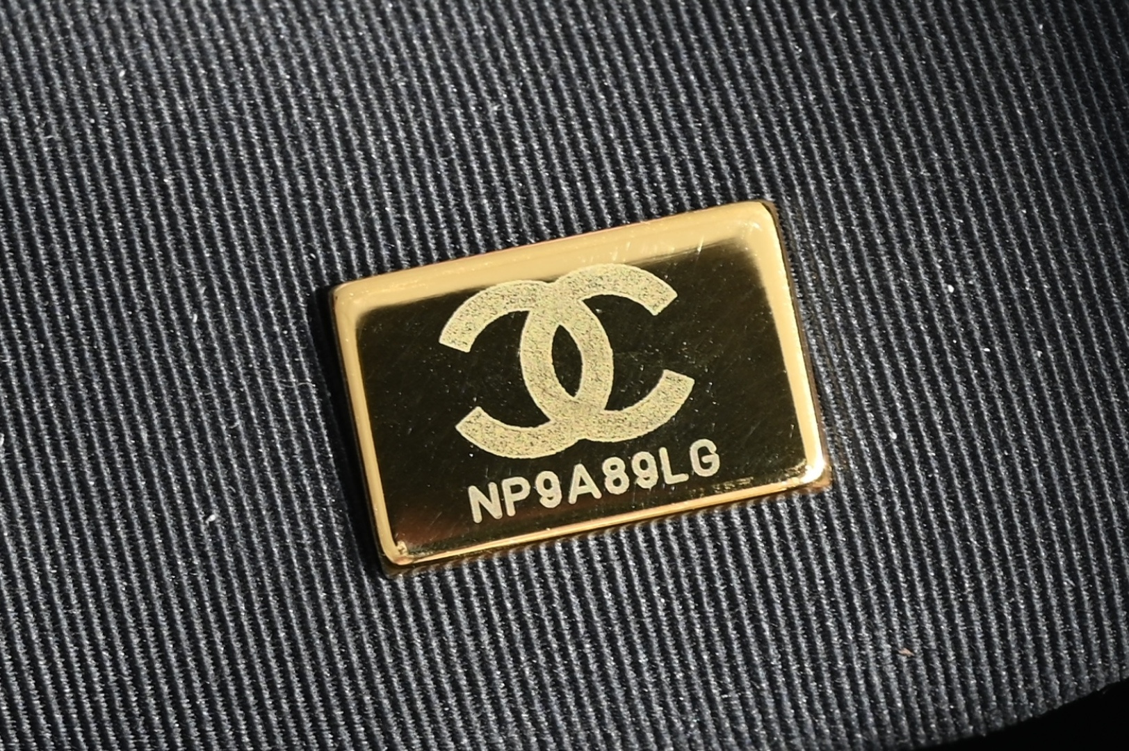 白金版▪️正品级 包装如图全新到货🆕𝗖𝗵𝗮𝗻𝗲𝟭 𝟐𝟔𝐂 𝟮𝟲𝗰 玳瑁元宝麂皮包 小号黑色专柜售价𝟦𝟣𝟫