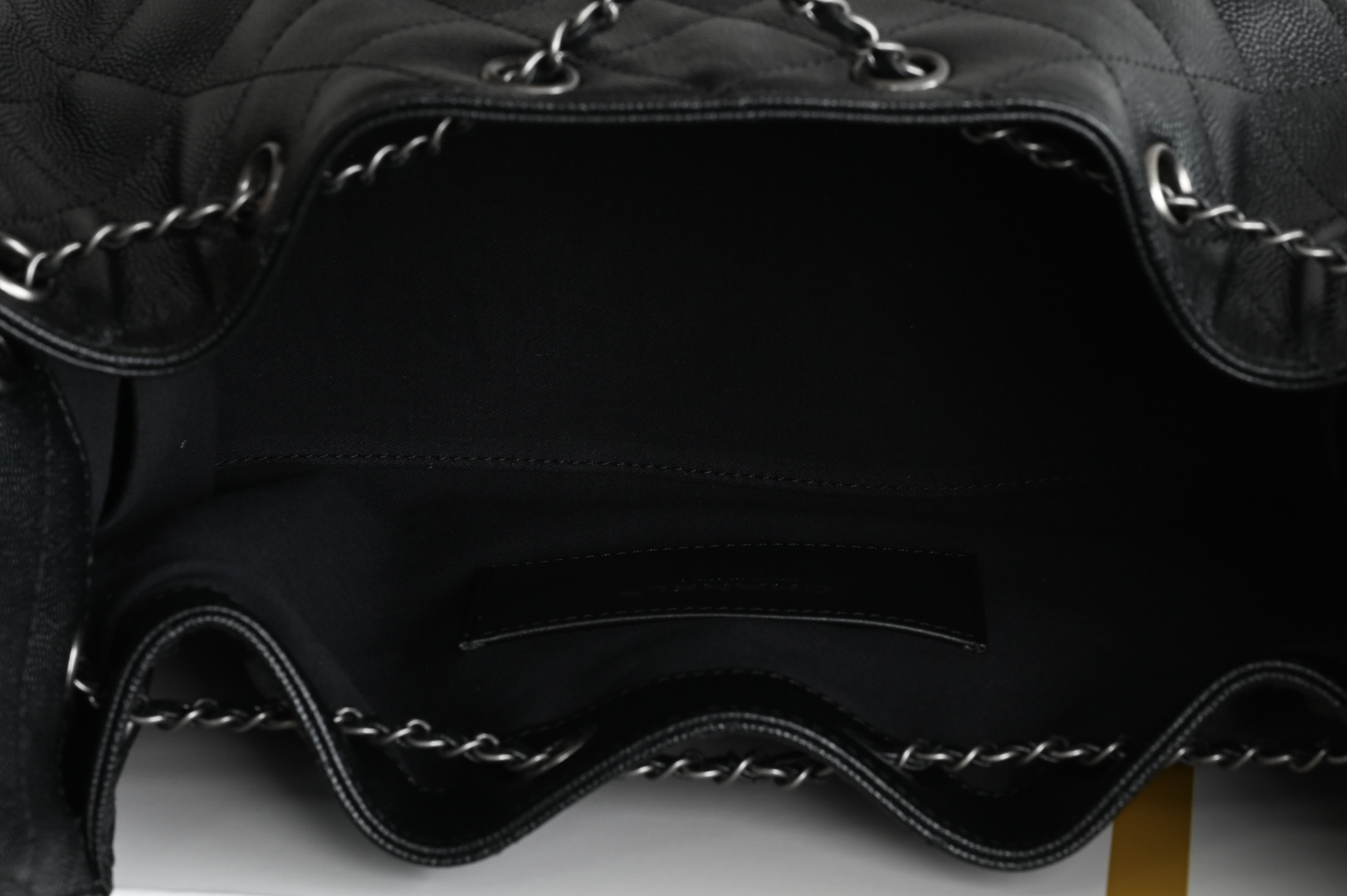 白金版▪️正品级 包装如图全新到货🆕𝗖𝗵𝗮𝗻𝗲𝟭 𝟮𝟓𝐁𝟐𝟓𝐁𝐚𝐠嬉皮购物包小号 黑银专柜售价𝟦𝟩𝟪𝟢𝟢