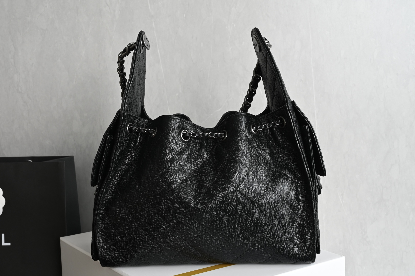 白金版▪️正品级 包装如图全新到货🆕𝗖𝗵𝗮𝗻𝗲𝟭 𝟮𝟓𝐁𝟐𝟓𝐁𝐚𝐠嬉皮购物包小号 黑银专柜售价𝟦𝟩𝟪𝟢𝟢