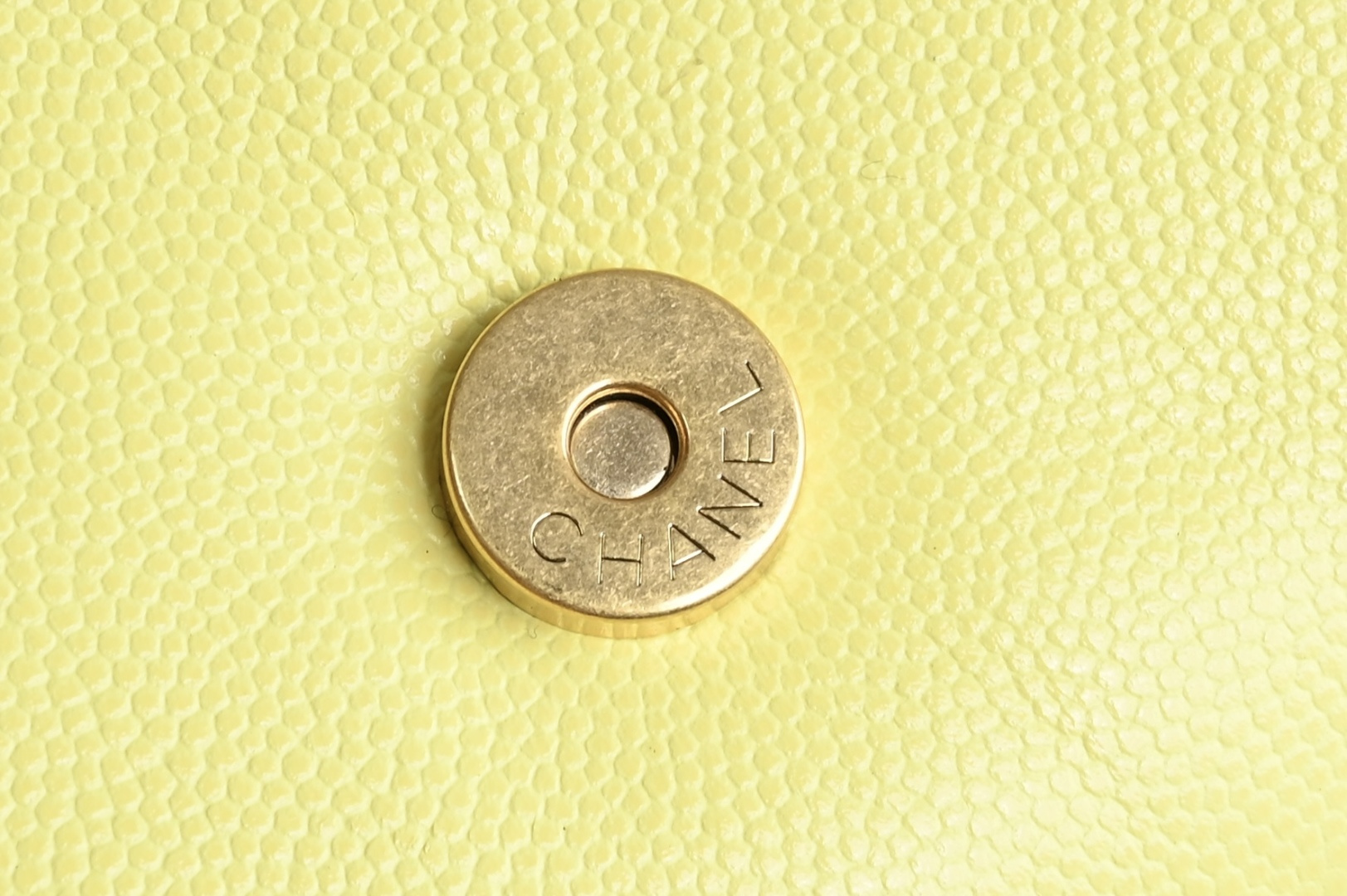 白金版▪️正品级 包装如图全新到货🆕𝗖𝗛𝗔𝗡𝗘* 𝟮𝟲𝗣系列𝟮𝟲𝗣 𝙋𝙧𝙚𝙥𝙥𝙮 𝙘𝙤𝙘𝙤 腋下包 黄色