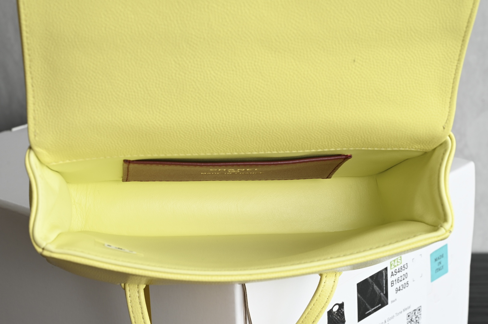 白金版▪️正品级 包装如图全新到货🆕𝗖𝗛𝗔𝗡𝗘* 𝟮𝟲𝗣系列𝟮𝟲𝗣 𝙋𝙧𝙚𝙥𝙥𝙮 𝙘𝙤𝙘𝙤 腋下包 黄色