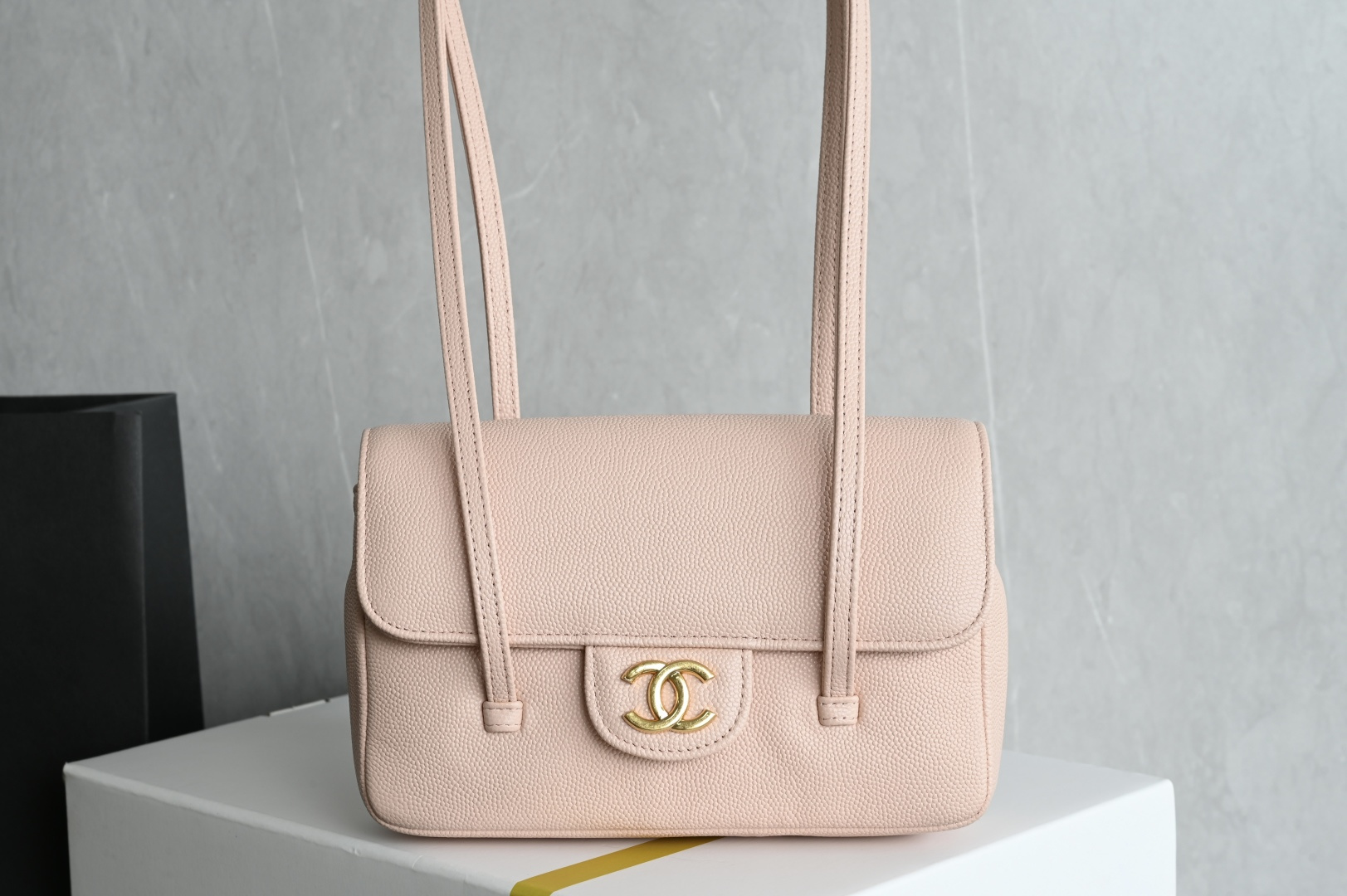 白金版▪️正品级 包装如图全新到货🆕𝗖𝗛𝗔𝗡𝗘* 𝟮𝟲𝗣系列𝟮𝟲𝗣 𝙋𝙧𝙚𝙥𝙥𝙮 𝙘𝙤𝙘𝙤 腋下包 粉色