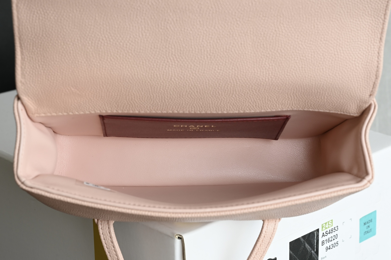 白金版▪️正品级 包装如图全新到货🆕𝗖𝗛𝗔𝗡𝗘* 𝟮𝟲𝗣系列𝟮𝟲𝗣 𝙋𝙧𝙚𝙥𝙥𝙮 𝙘𝙤𝙘𝙤 腋下包 粉色