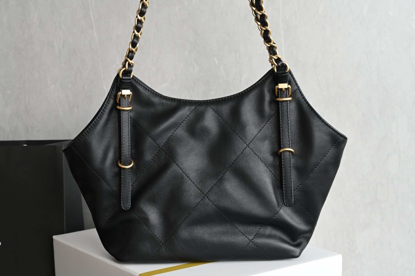 白金版▪️正品级 包装如图全新到货🆕𝗖𝗛𝗔𝗡𝗘* 𝟮𝟲𝗖系列𝟮𝟲𝗖 𝙏𝙤𝙩𝙤托特包 𝙢𝙞𝙣𝙞专柜售价𝟥𝟨