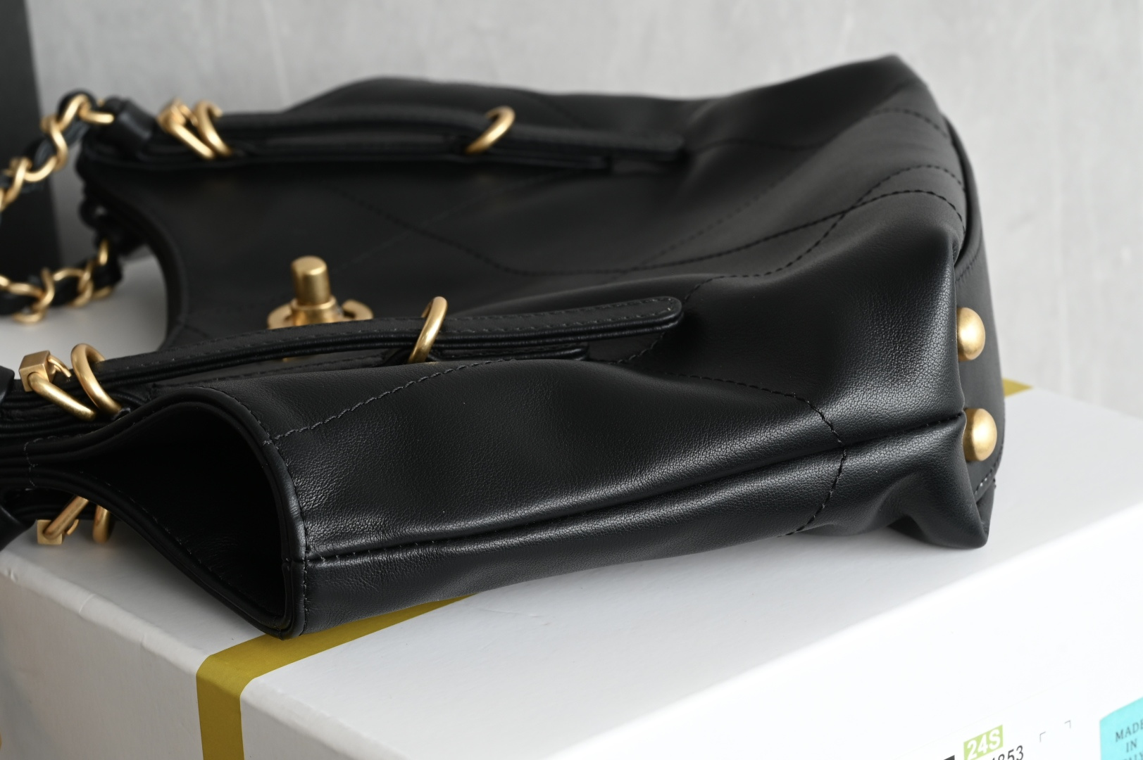 白金版▪️正品级 包装如图全新到货🆕𝗖𝗛𝗔𝗡𝗘* 𝟮𝟲𝗖系列𝟮𝟲𝗖 𝙏𝙤𝙩𝙤托特包 𝙢𝙞𝙣𝙞专柜售价𝟥𝟨