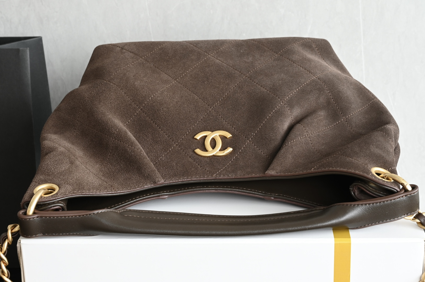 白金版▪️正品级 包装如图全新到货🆕𝗖𝗛𝗔𝗡𝗘* 𝟮𝟲𝗖系列𝟮𝟲𝗖 𝙃𝙤𝙗𝙤 小号 咖啡色五金：厚镀𝟤𝟦