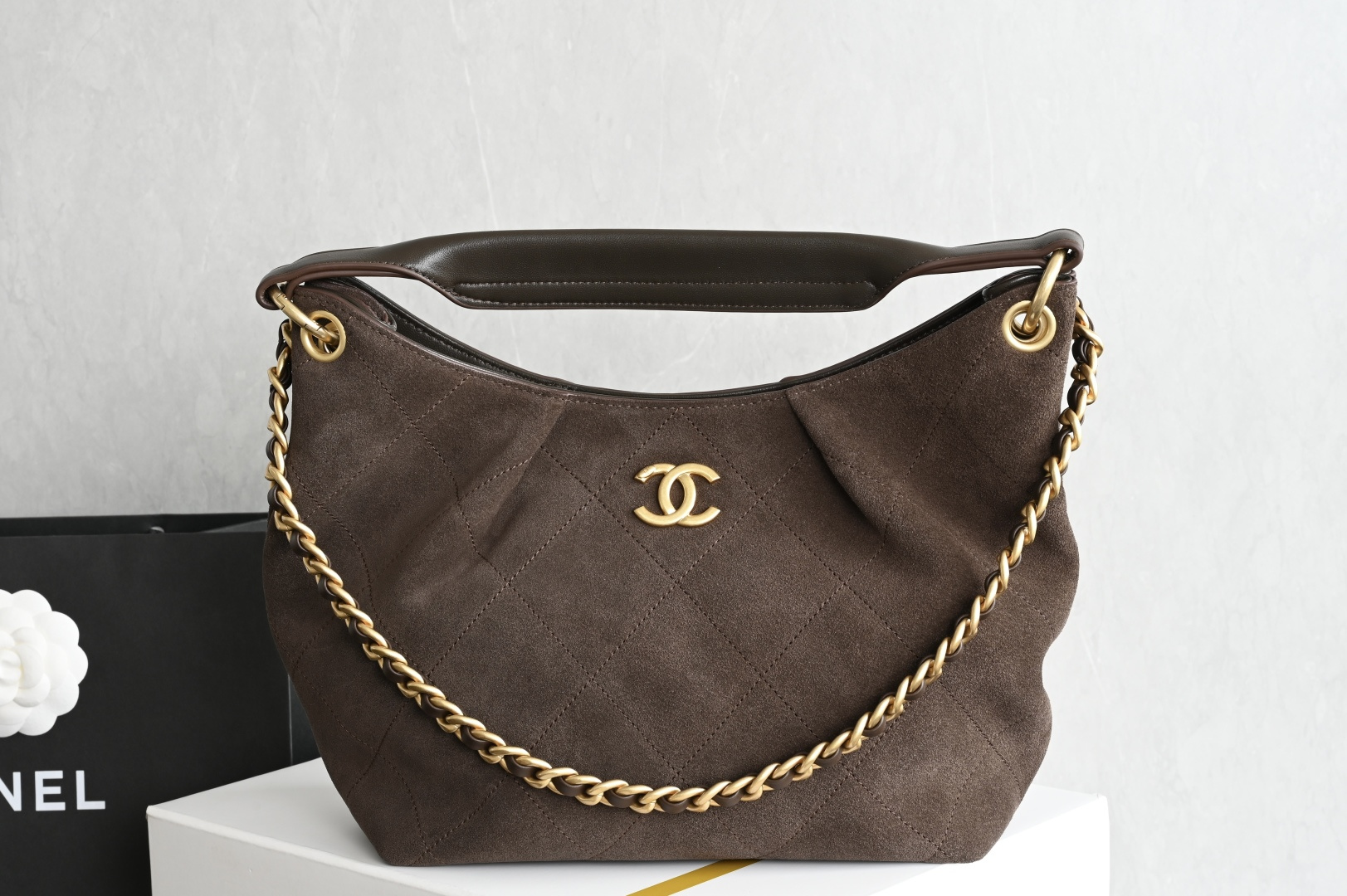 白金版▪️正品级 包装如图全新到货🆕𝗖𝗛𝗔𝗡𝗘* 𝟮𝟲𝗖系列𝟮𝟲𝗖 𝙃𝙤𝙗𝙤 小号 咖啡色五金：厚镀𝟤𝟦