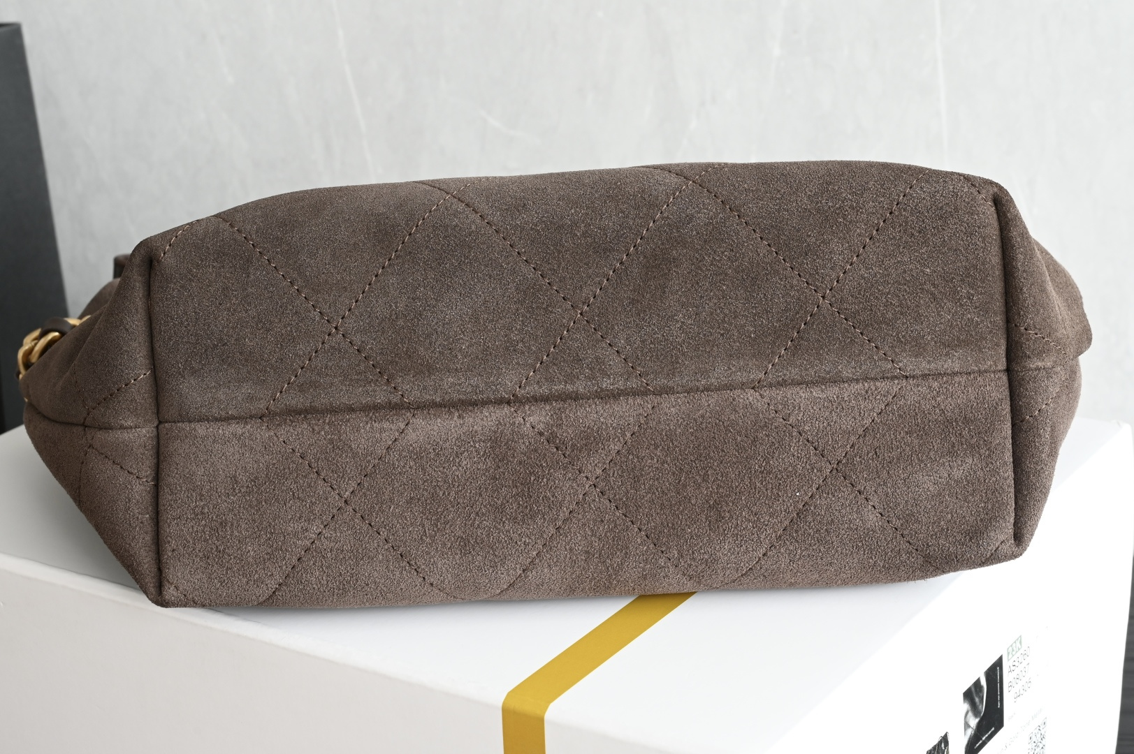 白金版▪️正品级 包装如图全新到货🆕𝗖𝗛𝗔𝗡𝗘* 𝟮𝟲𝗖系列𝟮𝟲𝗖 𝙃𝙤𝙗𝙤 小号 咖啡色五金：厚镀𝟤𝟦