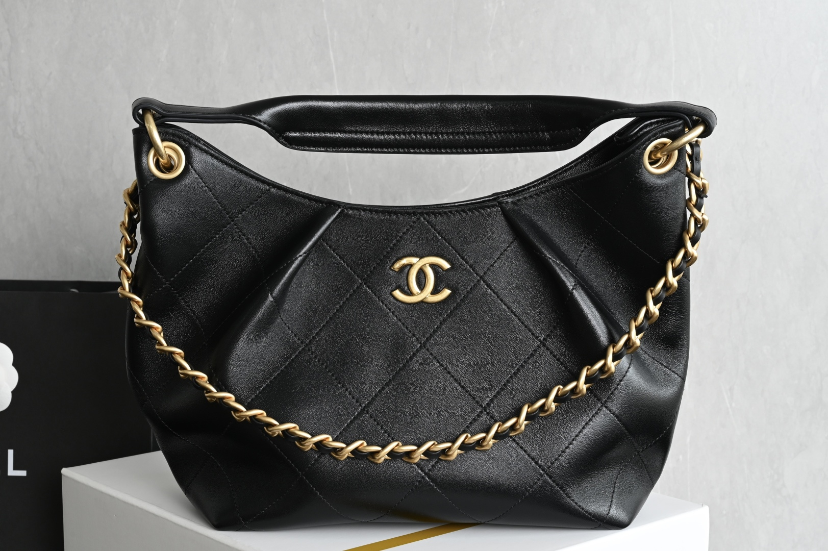 白金版▪️正品级 包装如图全新到货🆕𝗖𝗛𝗔𝗡𝗘* 𝟮𝟲𝗖系列𝟮𝟲𝗖 𝙃𝙤𝙗𝙤 小号 黑色五金：厚镀𝟤𝟦𝗄