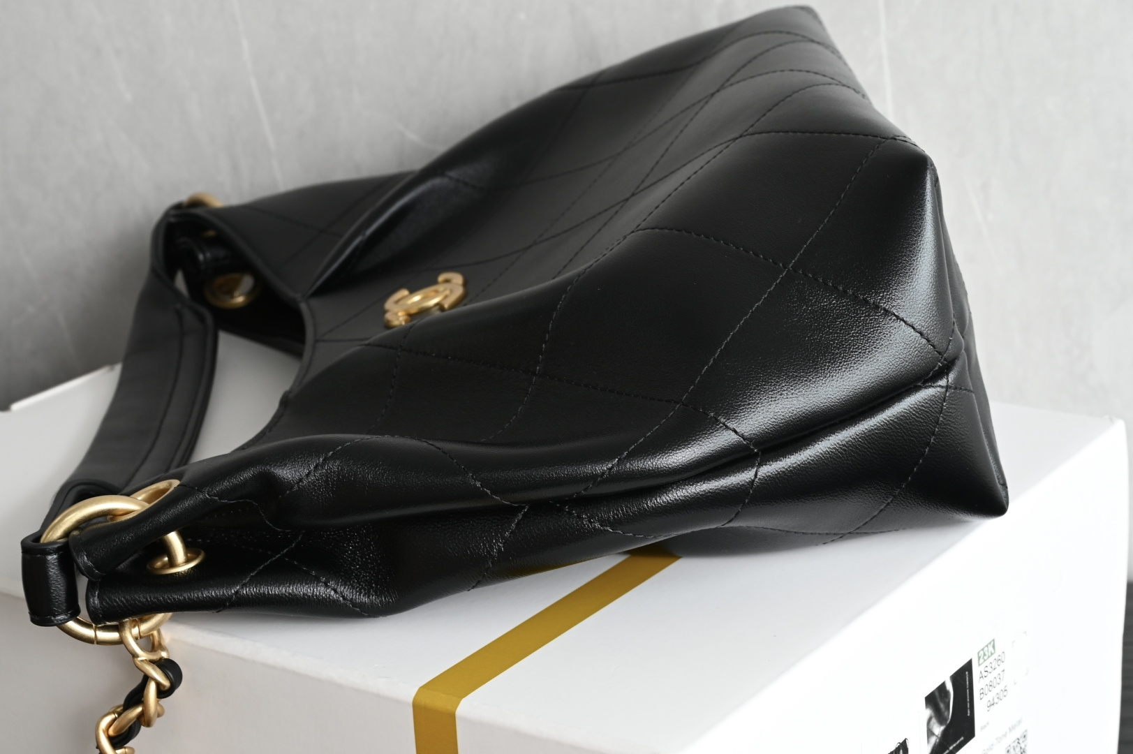 白金版▪️正品级 包装如图全新到货🆕𝗖𝗛𝗔𝗡𝗘* 𝟮𝟲𝗖系列𝟮𝟲𝗖 𝙃𝙤𝙗𝙤 小号 黑色五金：厚镀𝟤𝟦𝗄