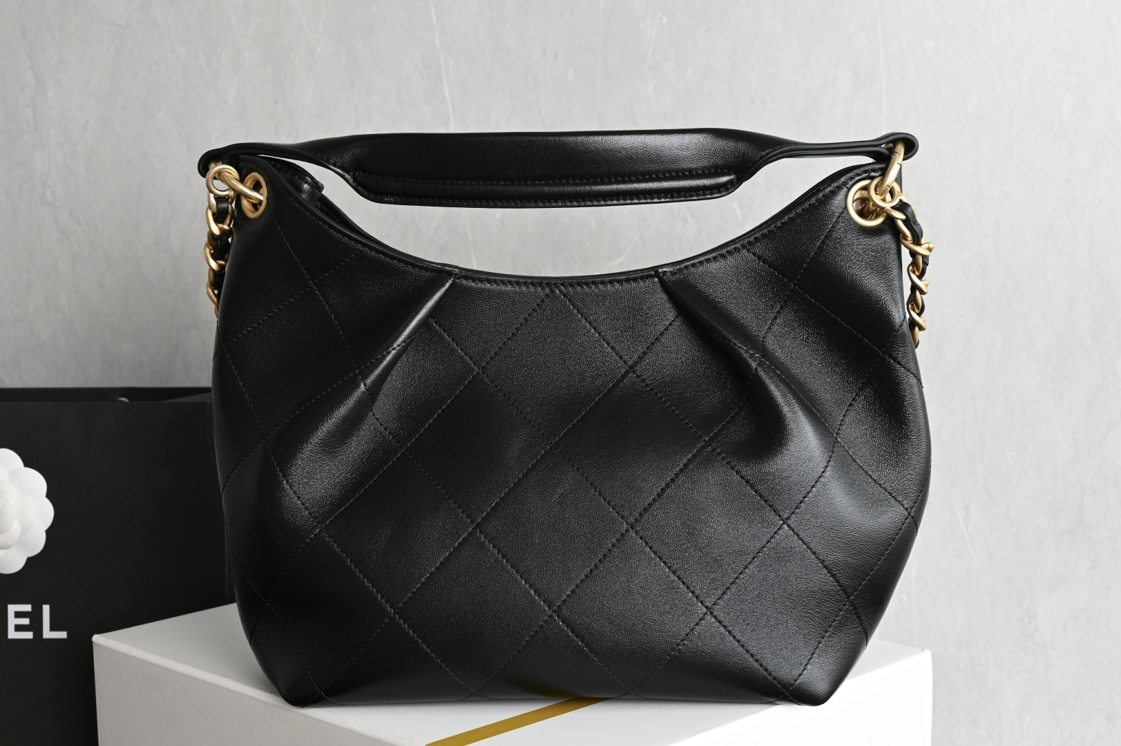 白金版▪️正品级 包装如图全新到货🆕𝗖𝗛𝗔𝗡𝗘* 𝟮𝟲𝗖系列𝟮𝟲𝗖 𝙃𝙤𝙗𝙤 小号 黑色五金：厚镀𝟤𝟦𝗄