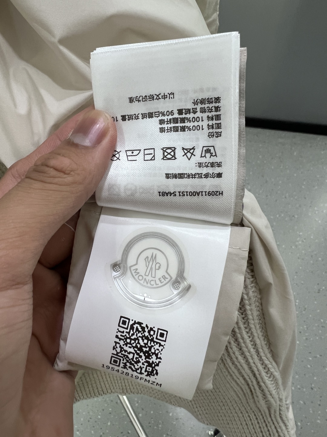 羽绒服 MONCLER 蒙口 25年冬季新款立领开衫外套专柜同款羽绒拼接针织毛衣，搭配填充羽绒轻松打造造