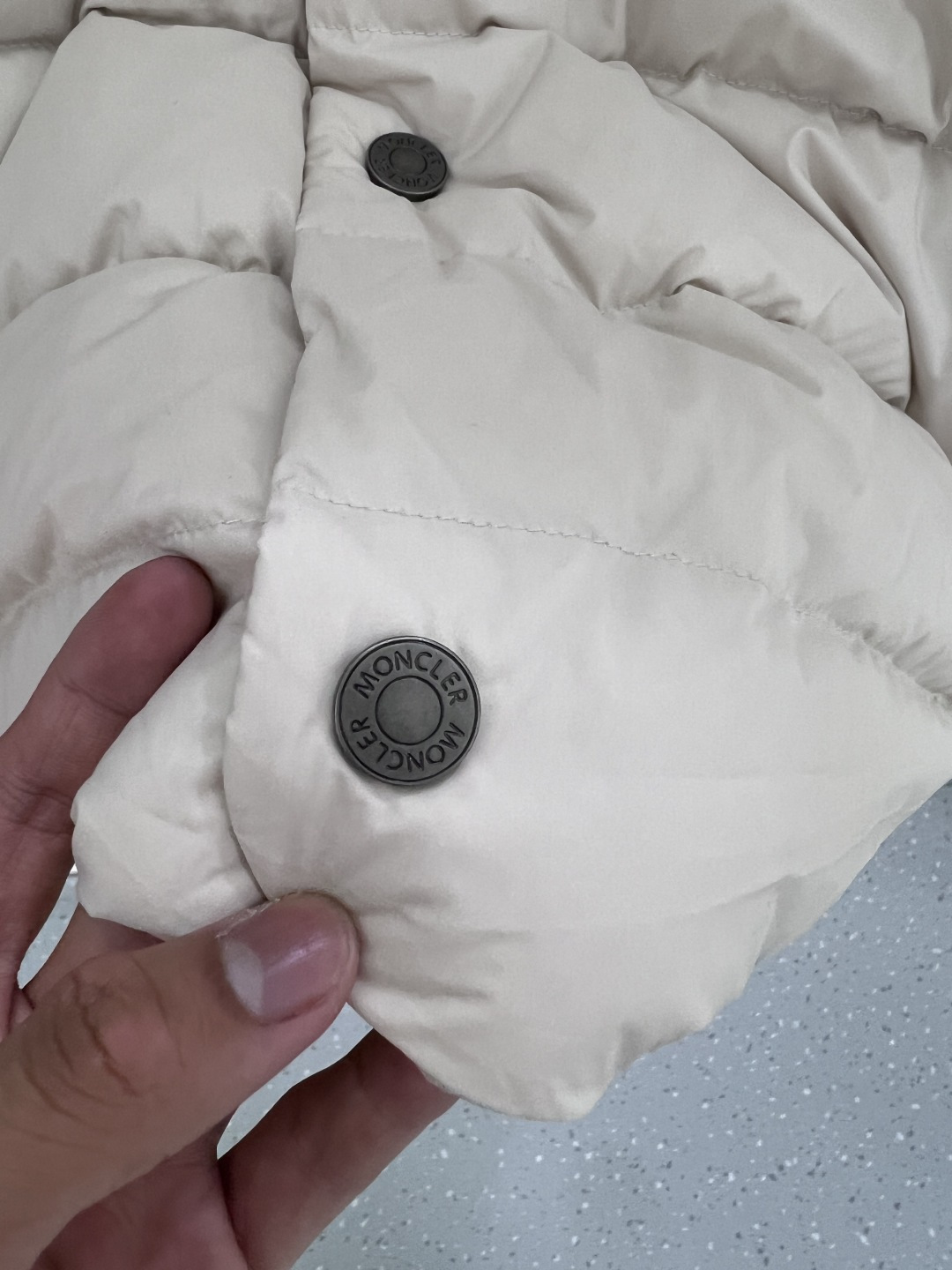 羽绒服 MONCLER 蒙口 25年冬季新款立领开衫外套专柜同款羽绒拼接针织毛衣，搭配填充羽绒轻松打造造