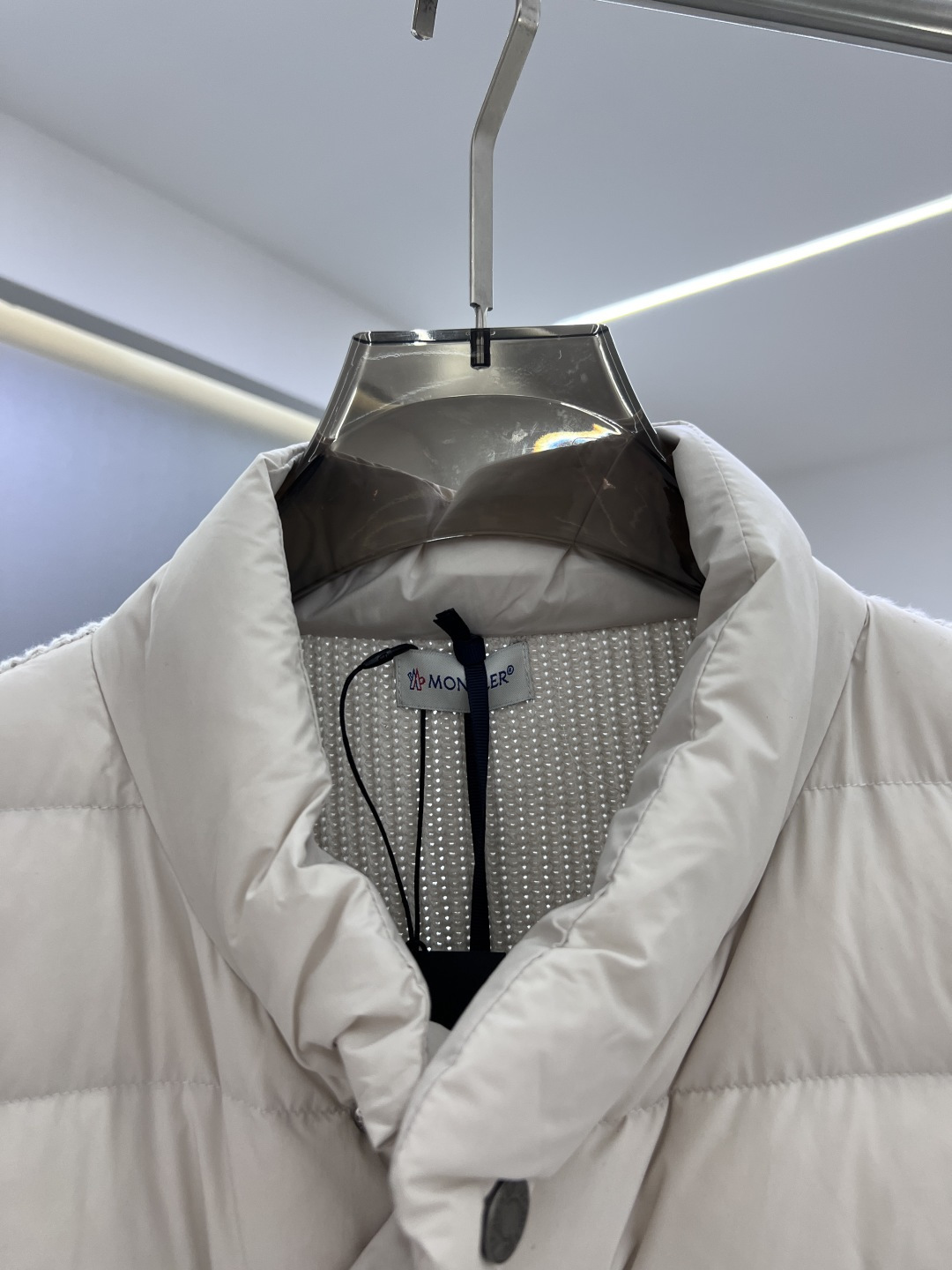 羽绒服 MONCLER 蒙口 25年冬季新款立领开衫外套专柜同款羽绒拼接针织毛衣，搭配填充羽绒轻松打造造