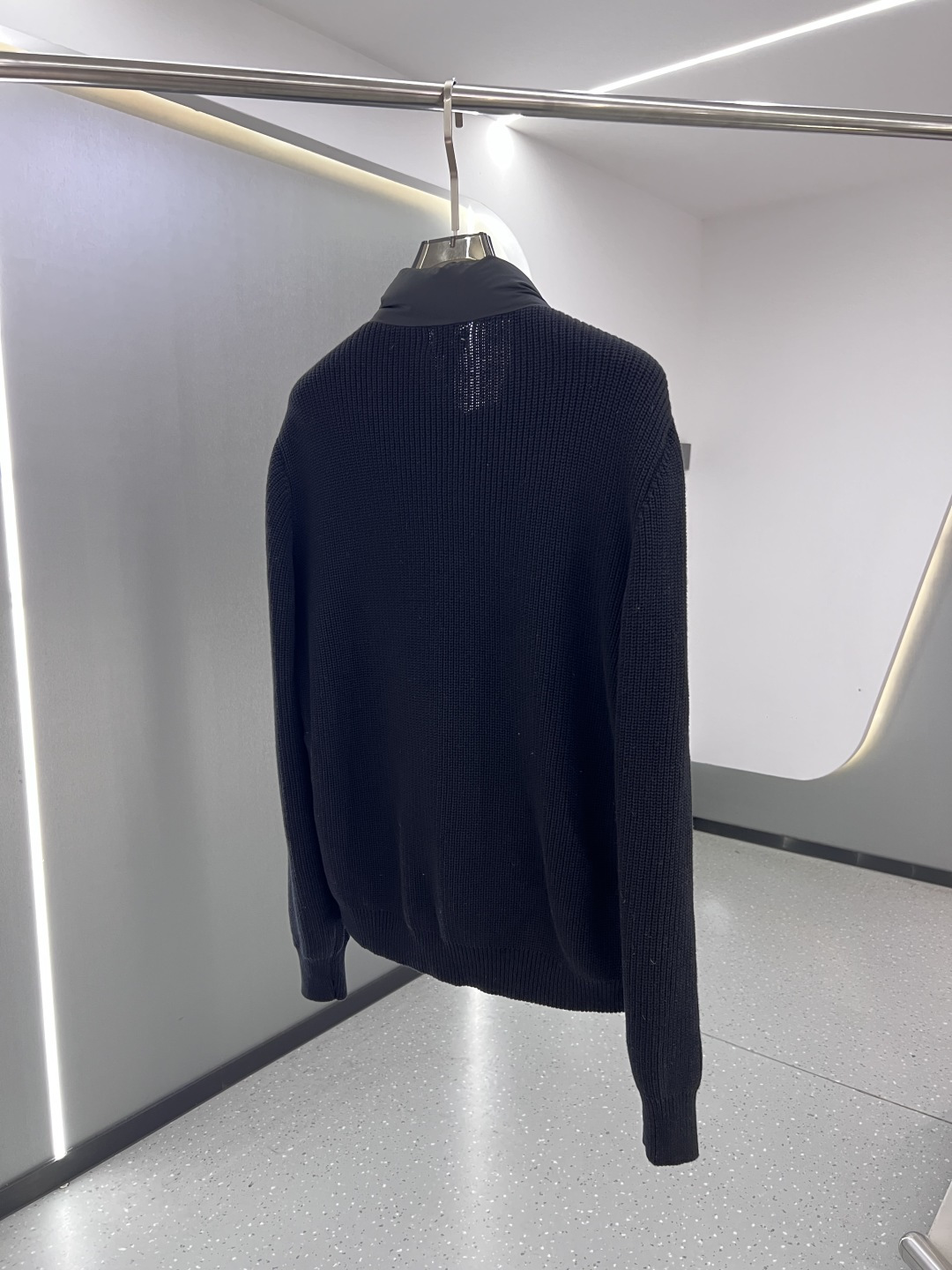 羽绒服 MONCLER 蒙口 25年冬季新款立领开衫外套专柜同款羽绒拼接针织毛衣，搭配填充羽绒轻松打造造